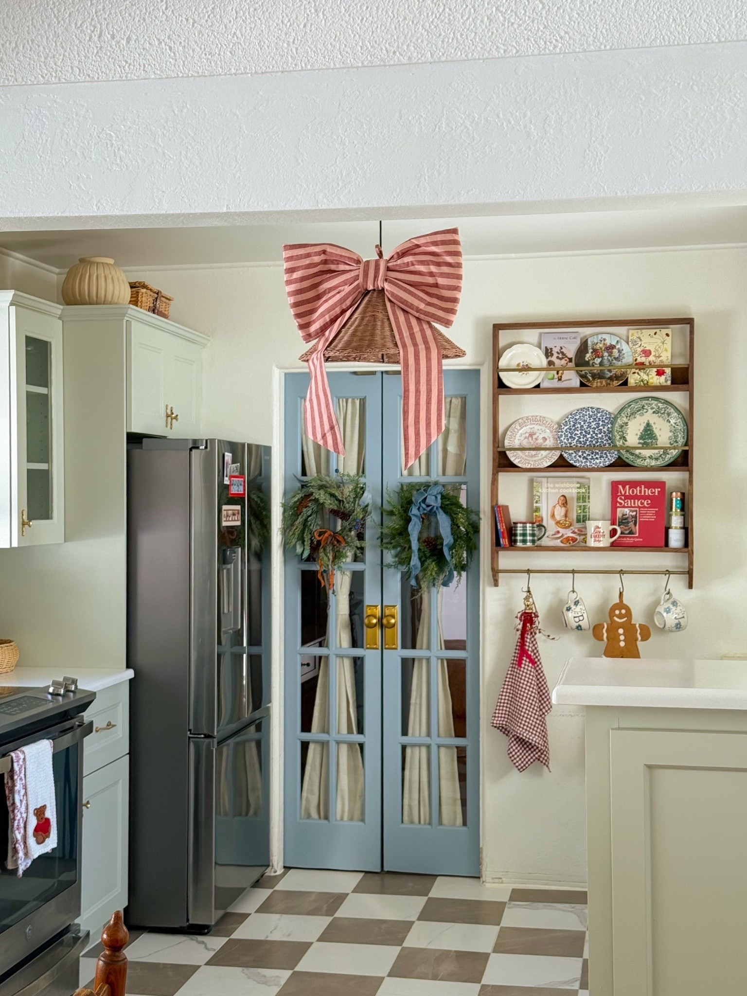 my cozy Christmas kitchen 🧸

#LTKHoliday #LTKHome