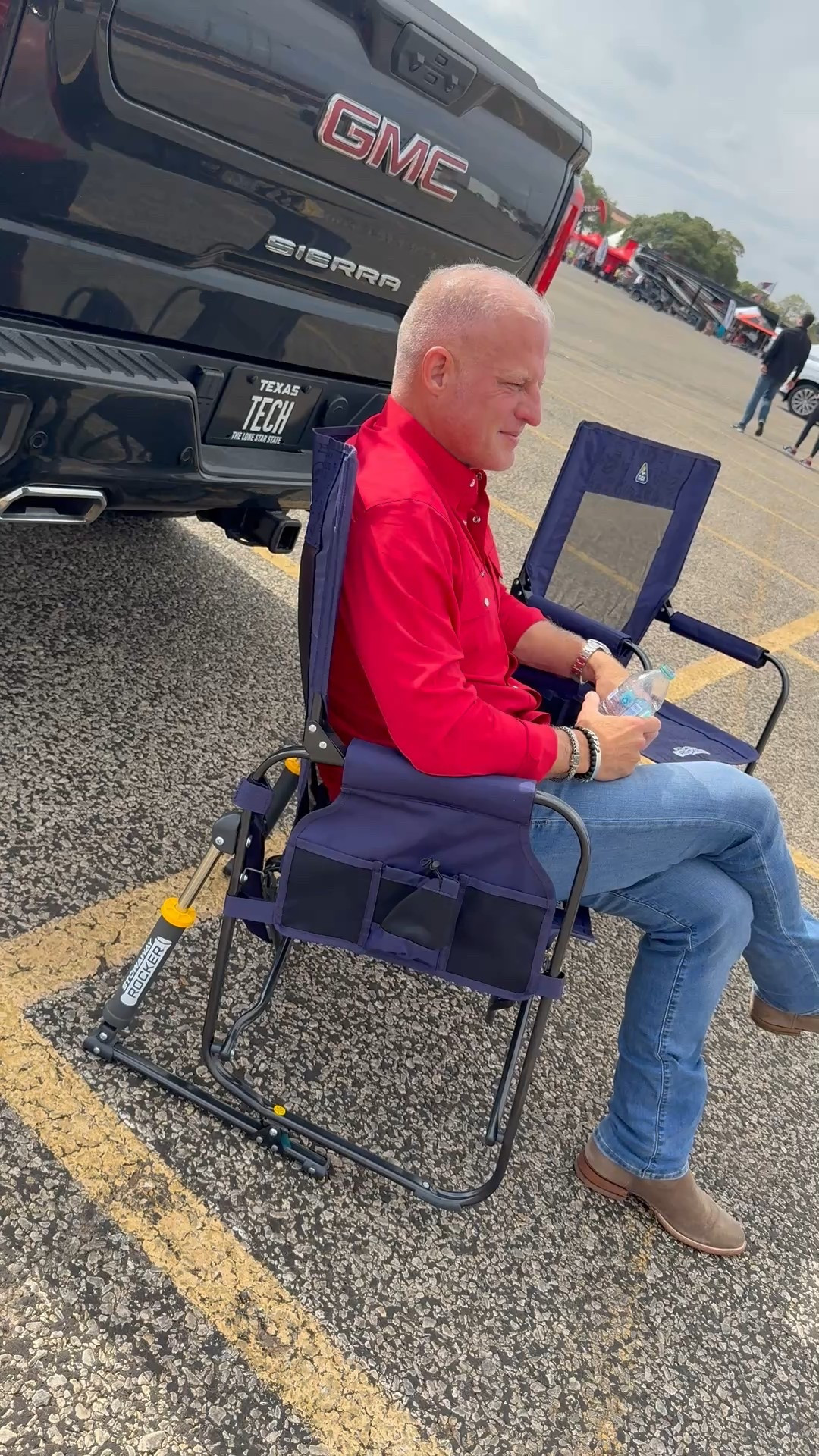These Stowaway Tailgate Rockets by GCI Outdoor are amazing! So comfortable, so durable, and so easily foldable for storage. Plus they come in lots of great colors! A great gift for Father’s Day, birthday, or any day. Take your tailgating up a notch!