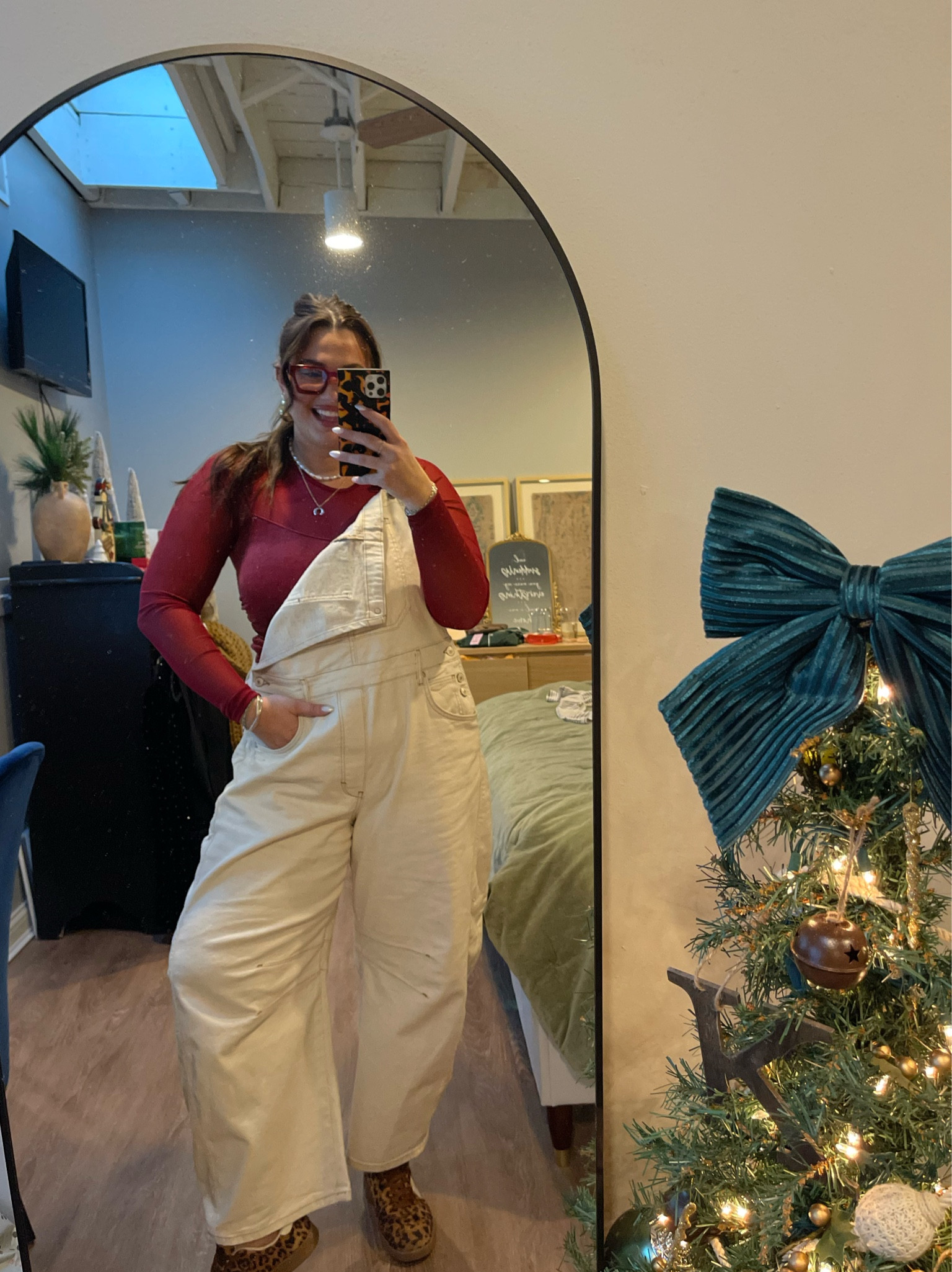 XL in overalls, I would do a large! 
Large in the top! 

#LTKStyleTip #LTKFindsUnder50 #LTKMidsize