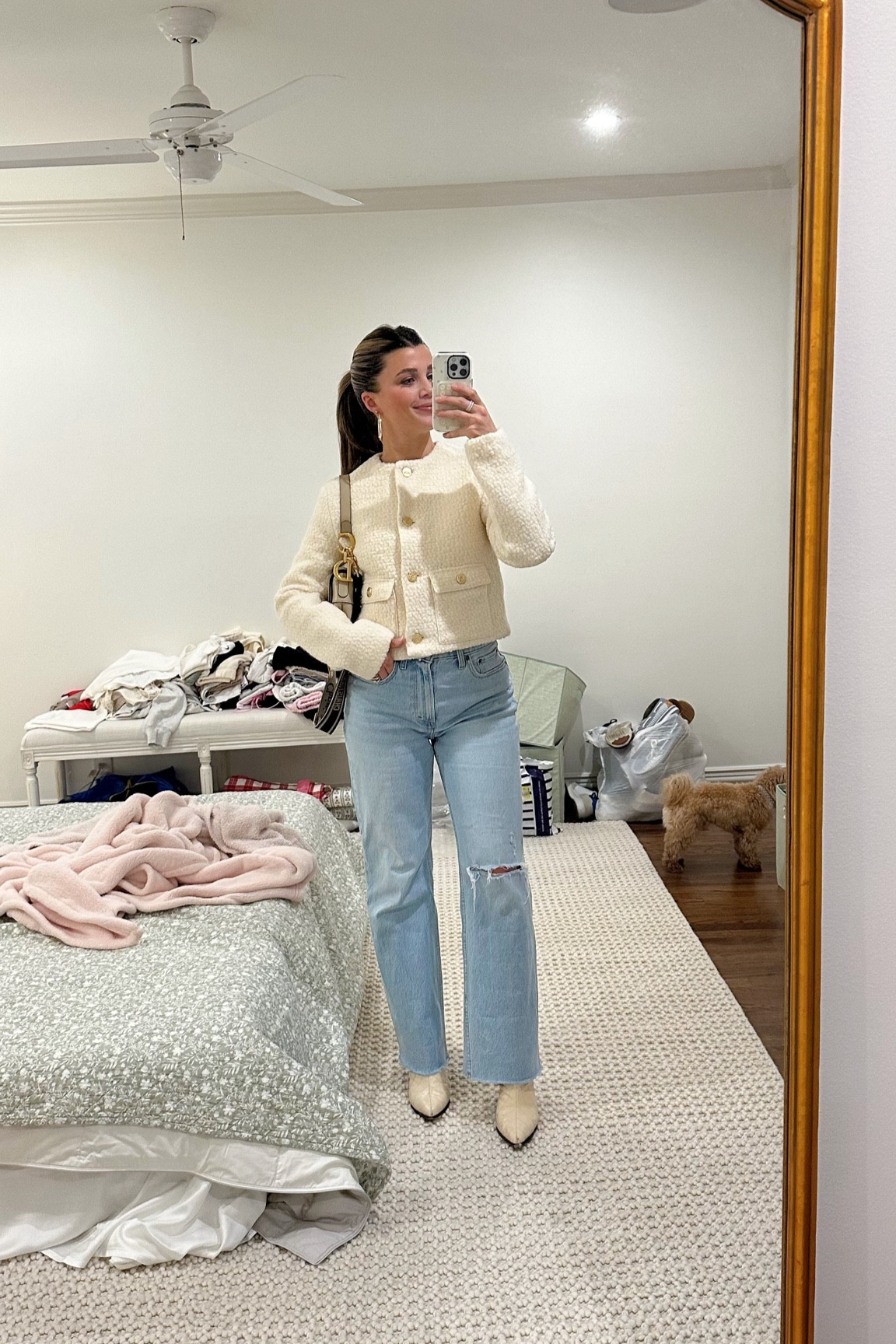 Dinner ootd🤍

Jeans curve love size 25, short length
Top size xs