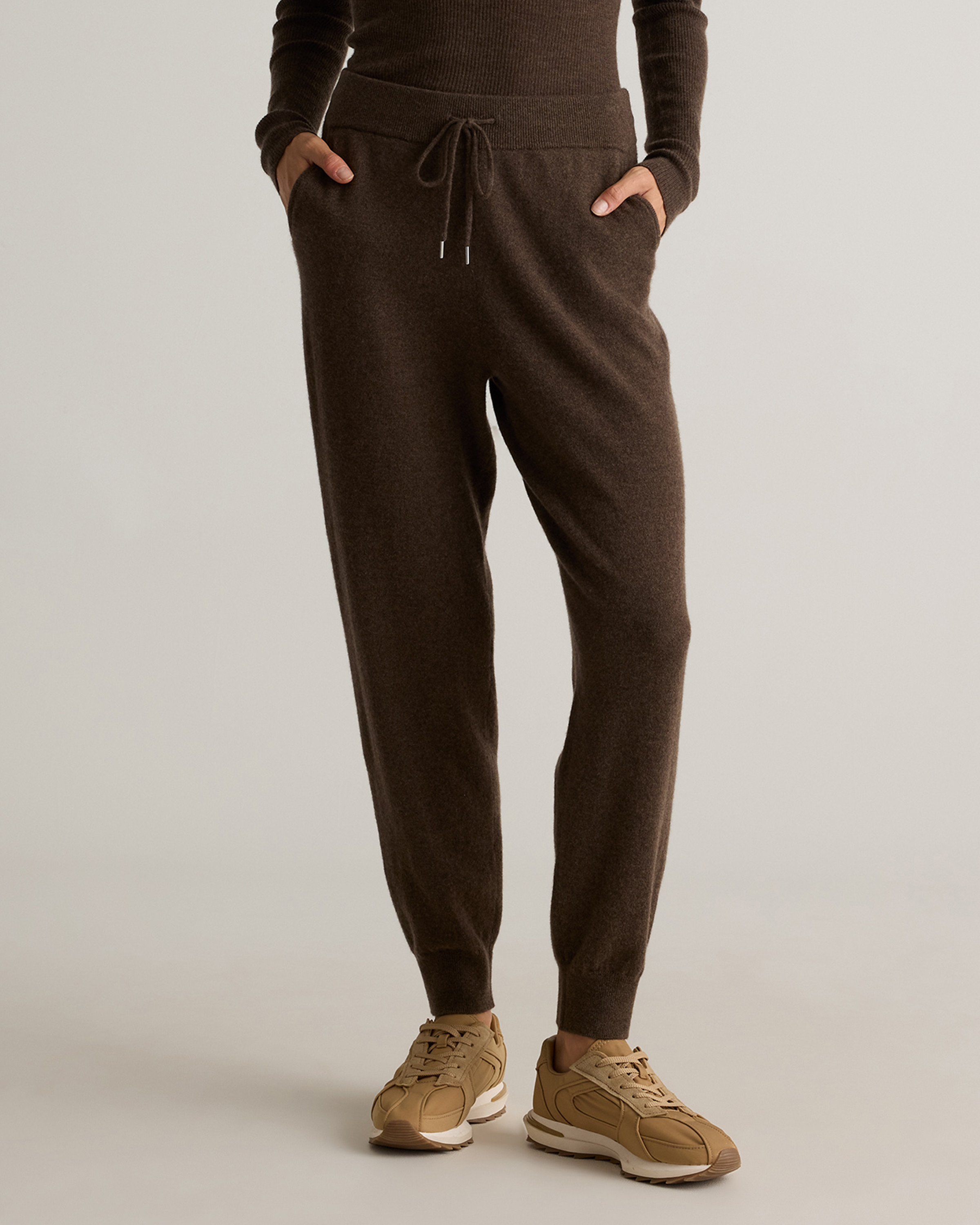 Quince | Women's Mongolian Cashmere Sweatpants in Brown, Size XS | Quince