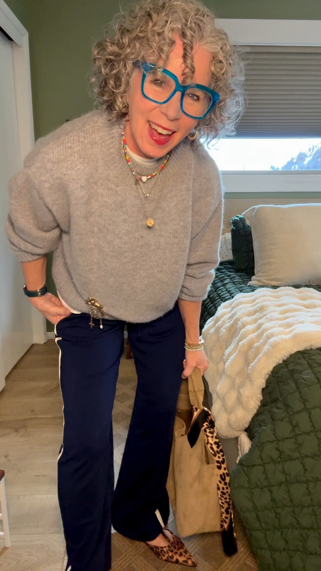 Styling athleisure wear pants ❤️
I’m in a small blue pants
Medium maroon pants
Medium brown pants
Small grey pants 
Men’s blazer  is thrifted I added the patches.
Medium tan oversized blazer