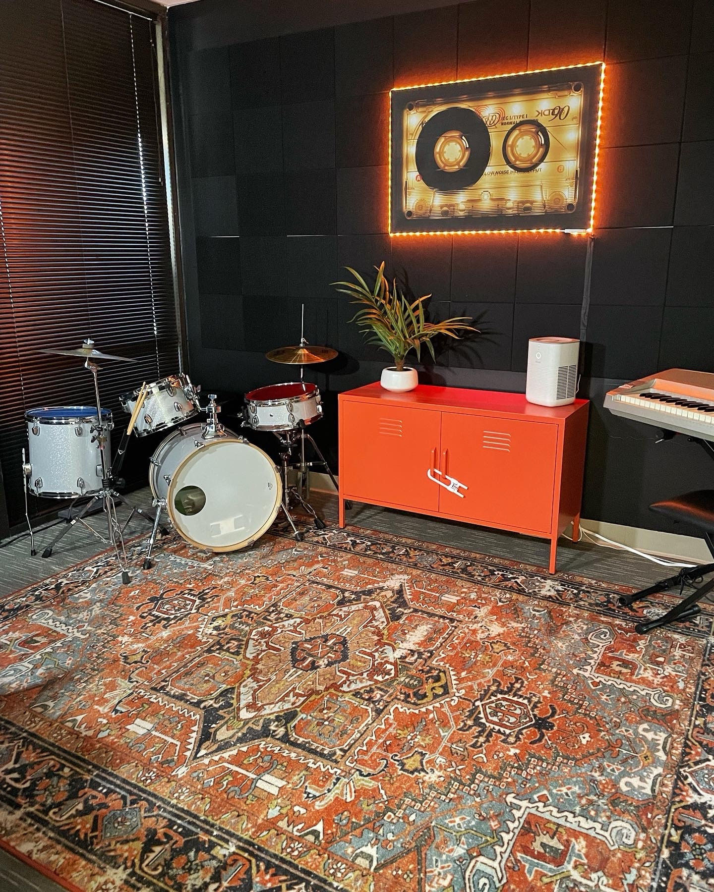 Working on another office design for the Music Therapy Center of CA.  I still love many of the items we chose last time/ including this cool rug and retro art for the band room and this big conference table for the staff room.  Swipe through to see the “before” 👉