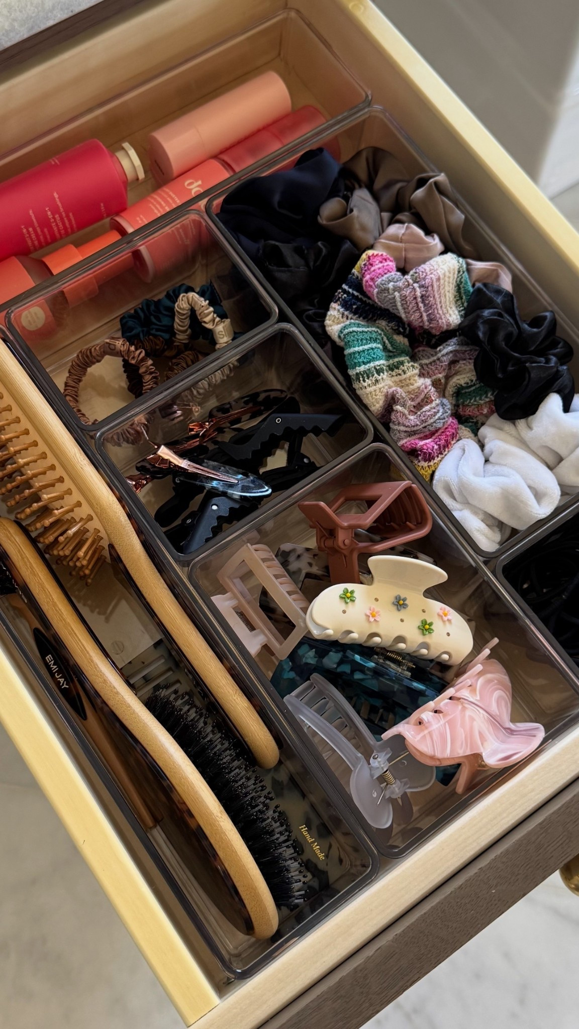 These drawer organizers are truly my favorite…I’ve been using them for years and they never disappoint. They come in different sizes, fit perfectly in all kinds of drawers, and make organizing every space so much easier. I’ve used them in bathrooms, kitchens, and even office drawers, and they’ve held up so well over time. If you’re looking for something versatile and durable to keep everything neat, these are it.

#TheHomeEdit #DrawerOrganization #OrganizedLiving #HomeOrganization #DrawerGoals #LTKHome #LTKFinds #LTKOrganization #OrganizedHome #Declutter
