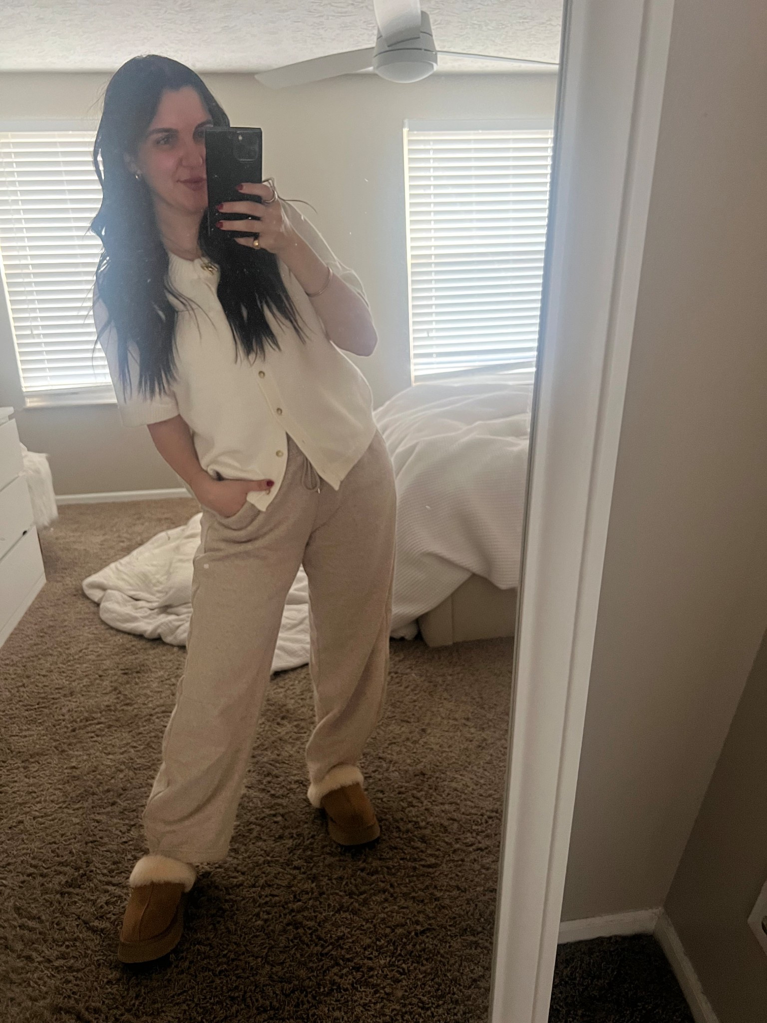 barrel leg sweatpants + cozy cardigan = winning combo 

#LTKFindsUnder100 #LTKSeasonal