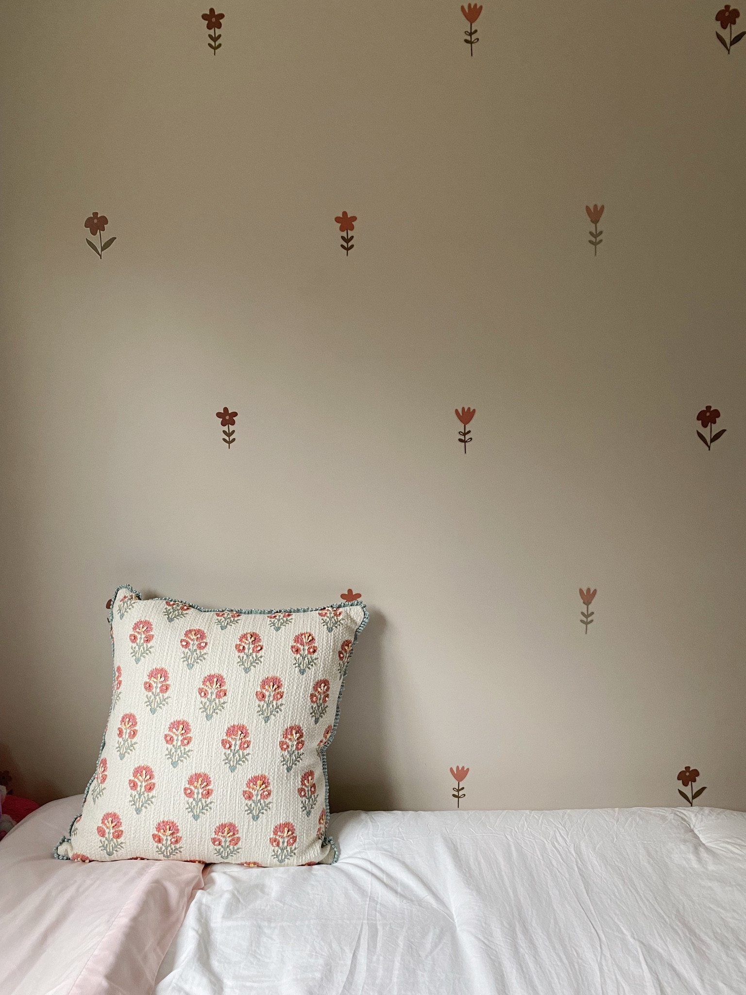 DIY #wallpaper on a budget and for a rental using removable wall decals! Such a cute way to add some sweetness to our daughter’s (temporary) room! 

#budgetfriendly #affordable #rentalhome #lowcostdecor #girlsroom #bedroom #nursery

#LTKkids #LTKhome #LTKbaby