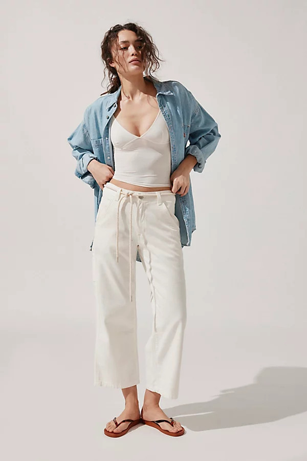 Levi's Baggy Carpenter Jean in Now/White, Women's at Urban Outfitters | Urban Outfitters (US and RoW)