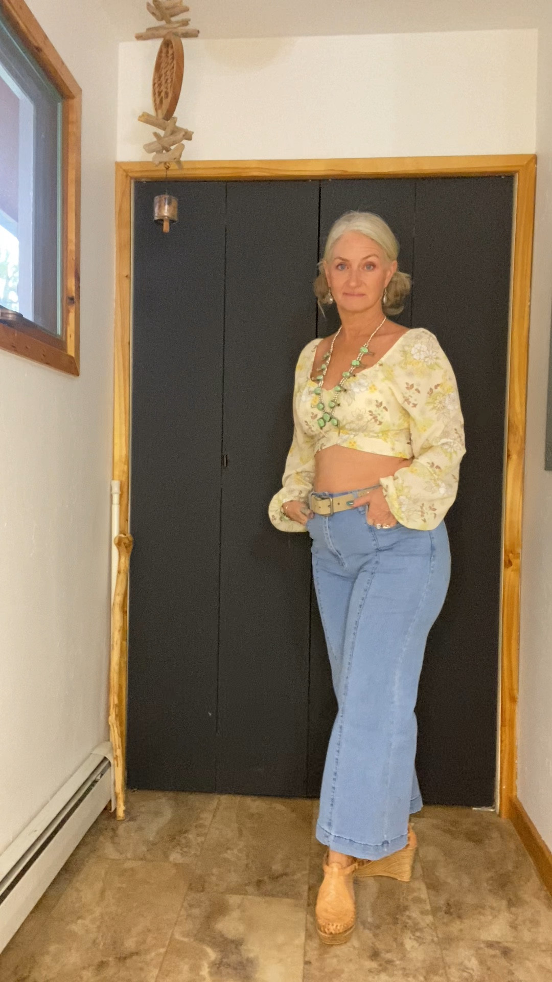 The cutest cropped flair jeans with STRETCH. 