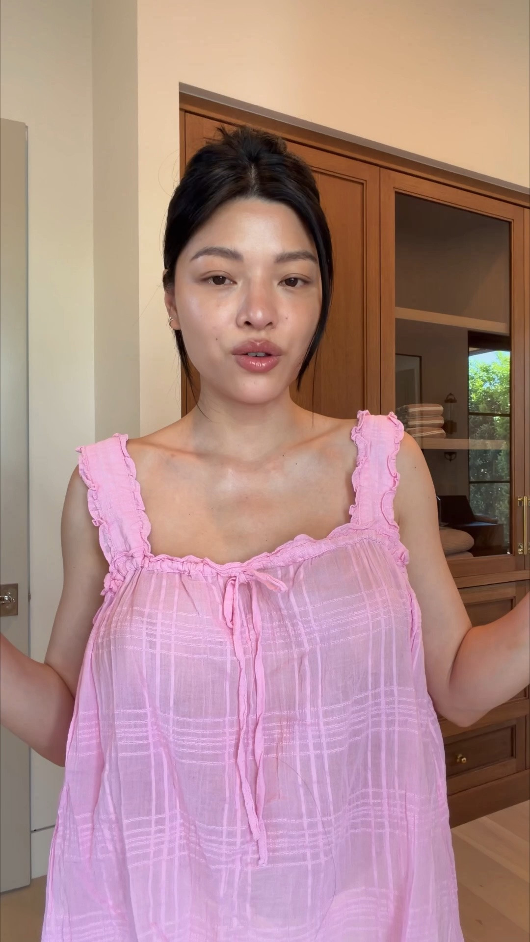 I make SPF a habit by adding it to my everyday skincare routine. Its the last step but the 
most important step to prevent premature aging and protect against sun damage! @eltamdskincare #EltaMDPartner 


#SkinTok #Beautyhacks #acnesafe #acneproneskin #skincareroutine #DermRecommended #HolyGrailSPF