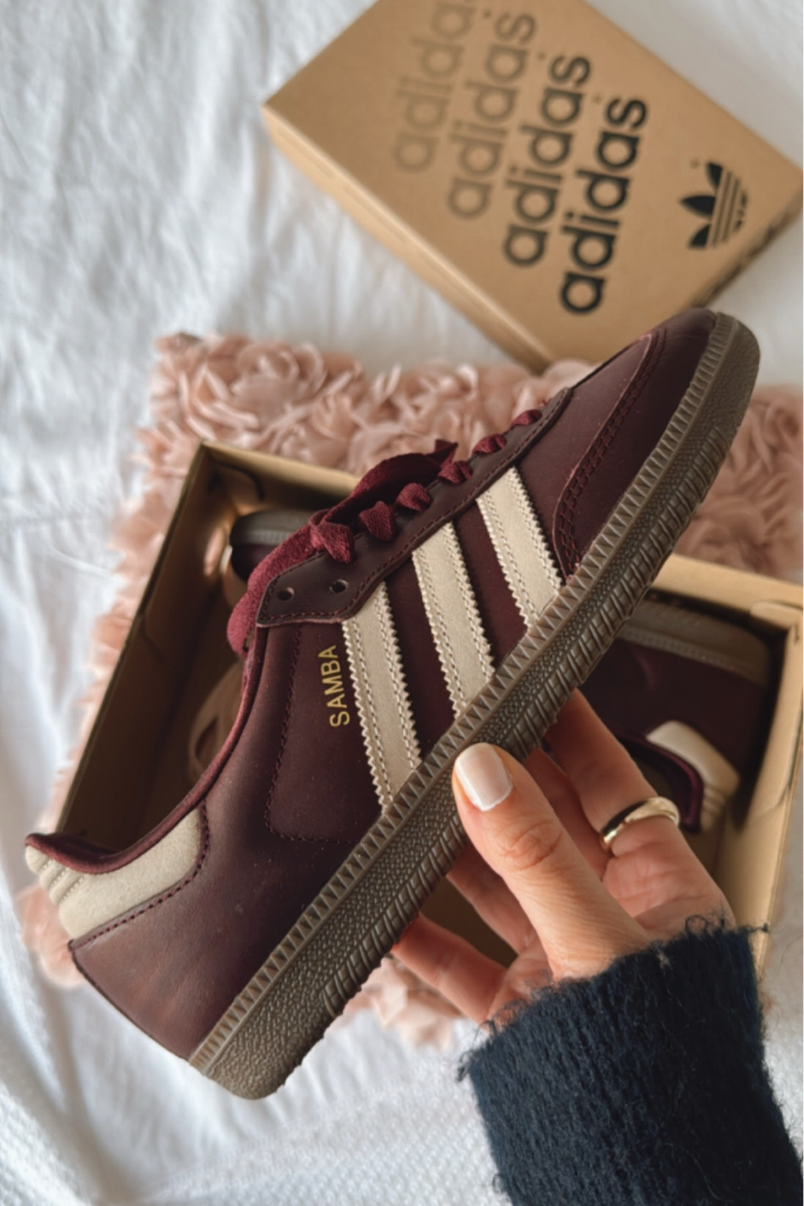 Adidas SAMBA OG maroon

Deportivas sneakers trainers #LTKGiftGuide #adidas #adidassamba#LTKshoecrush

#LTKshoes #LTKFashionMonth #LTKfitness