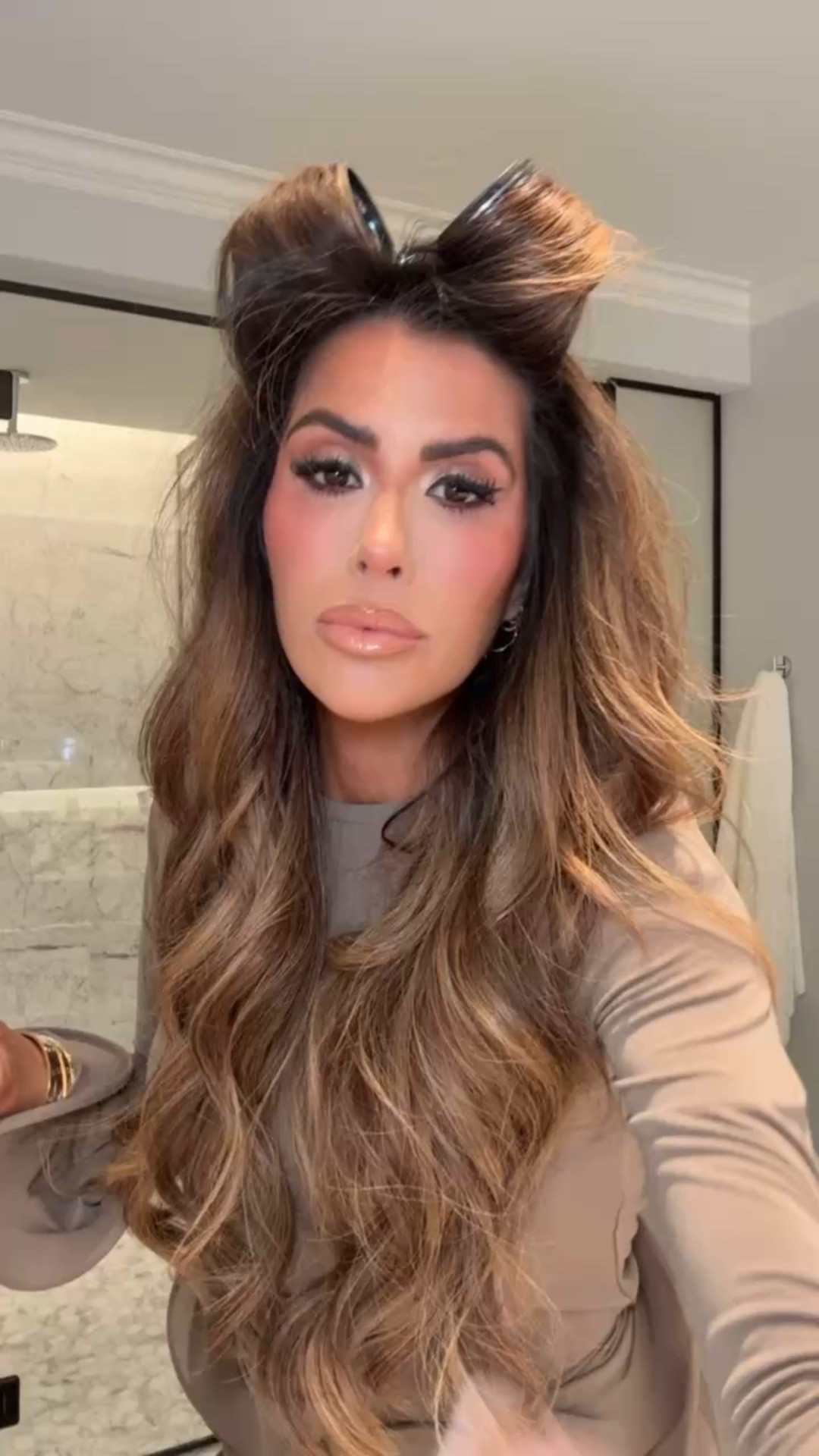 Dinner outfit of the night! I am wearing a size small in this set! 

Makeup: 
Liner: Anywhere caffeine 
Lip Stick: Pearl 
2nd Liner: Warm Brown 
Gloss: GEMME Beauty “Date Night” & “Girlie Girl” 

Dinner date, Dinner outfit, Two piece set, Matching set, Date night outfit, Fall outfit, Fall fashion, Emily Ann Gemma

#LTKItBag #LTKStyleTip #LTKShoeCrush