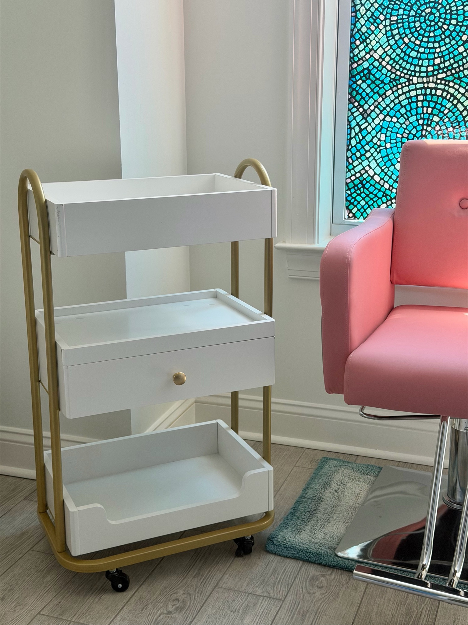 This salon cart is giving clean + functional ✨🤍 Lots of pieces to assemble, but surprisingly easy and so worth it. It’s sturdy, rolls smoothly, and keeps everything organized while still looking aesthetic.

#LTKHome #LTKBeauty #LTKFinds #Organization #HomeSalon #BeautyRoom #WayfairFind #NeutralHome

#LTKgrwm #LTKHome #LTKdayinmylife