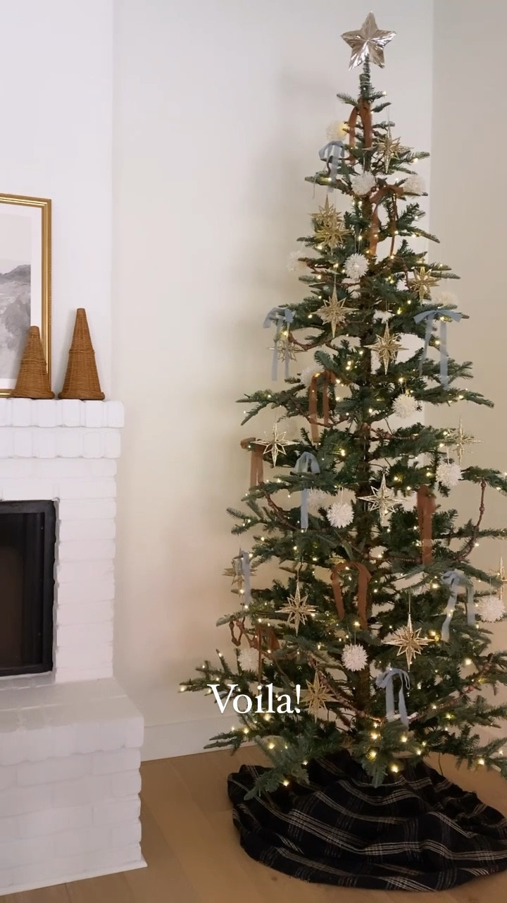 I couldn’t find a tree collar that fit the base of this tree so I used this super cute blanket and wrapped it around the base as a tree skirt🎄
.⁣
.⁣
.⁣
.⁣
.⁣
#holidaydecor #christmasdecor #christmastree #holidayseason #holidaystyling  #christmashack #lonnyliving #cljsquad #reelitfeelit #trendingaudio #diyhomedecor #diyhome #christmasdiy #holidaycrafts #interiordesign #interiorstyling #interiors123 #fireplaceinspo #diyfireplace

#LTKhome #LTKsalealert #LTKHoliday