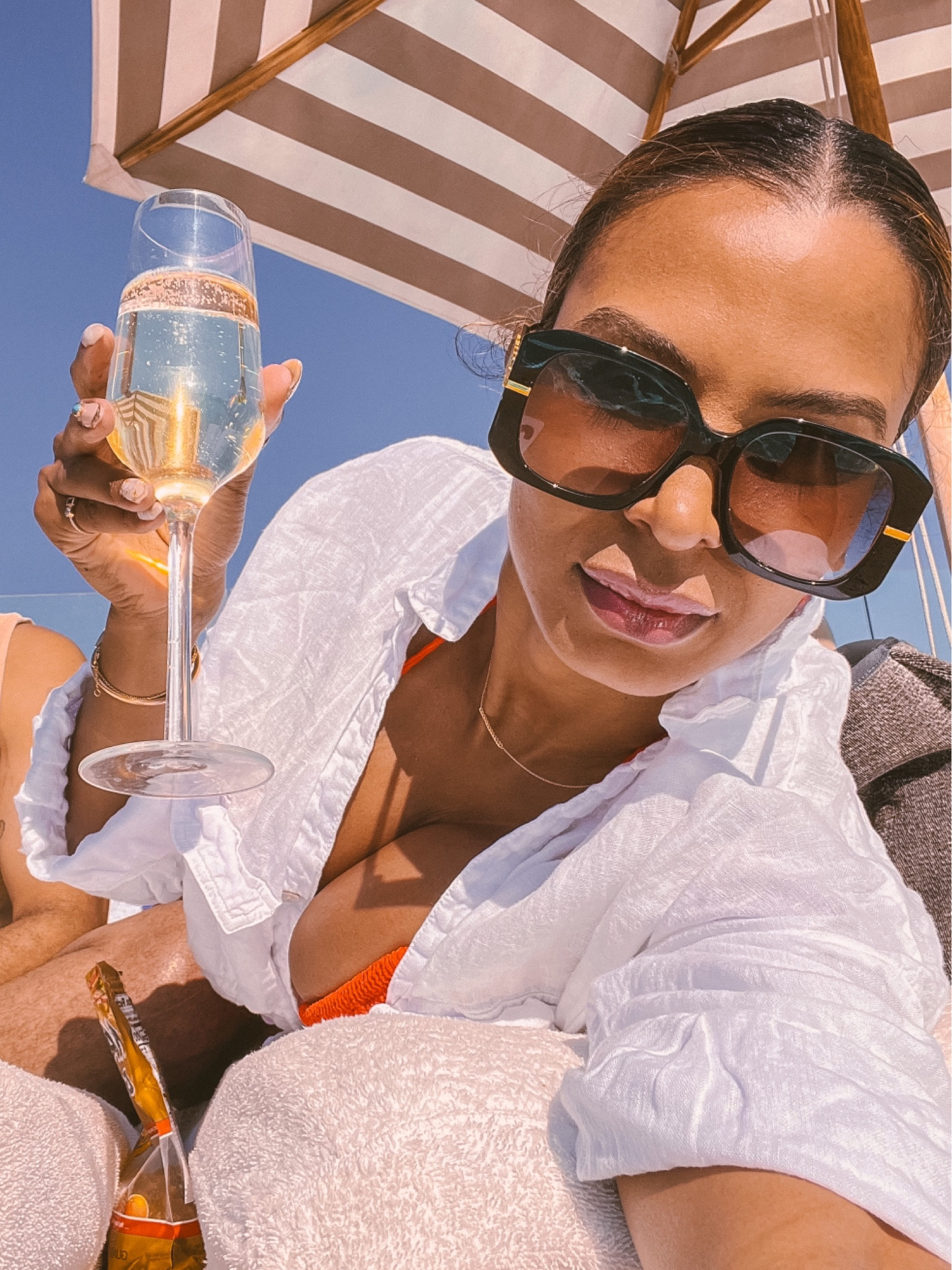 I love a good pair of oversized sunnies 😎 #sunnies #sunglasses #shades