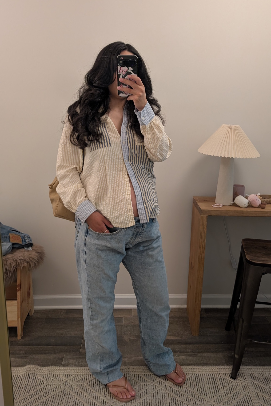 @Aerie  striped button up
@Levi's vintage jeans
Havainas square toe flip flops
Tory Burch Charlie drawstring pecan

#LTKSaleAlert #LTKootd #LTKBump
