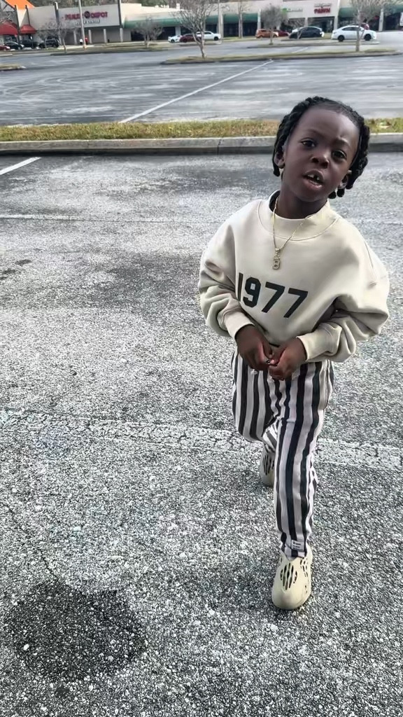 Little boys Essential sweatshirt 
Featuring: Greyson pants and Yeezy Foamrunners



#LTKgrwm #LTKKids #LTKootd