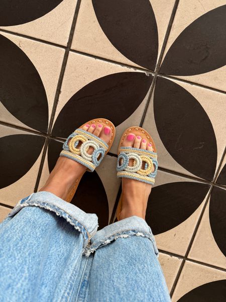 loving these new spring sandals I got! I walked all over town in them and thought they were really comfortable. fit true to size!

weekend outfit, spring sandals, dolce vita, casual outfit, spring outfit 

#LTKshoecrush #LTKSeasonal