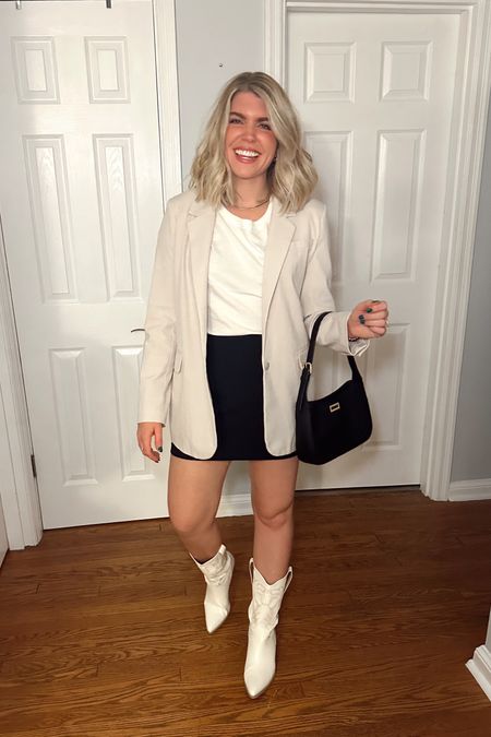 Fall going out outfit! This was such a fun fall transition outfit and I felt so comfortable / confident! 

Blazer 
Black mini skirt 
White cowgirl boots 
Perfect white tee 
Black shoulder bag 