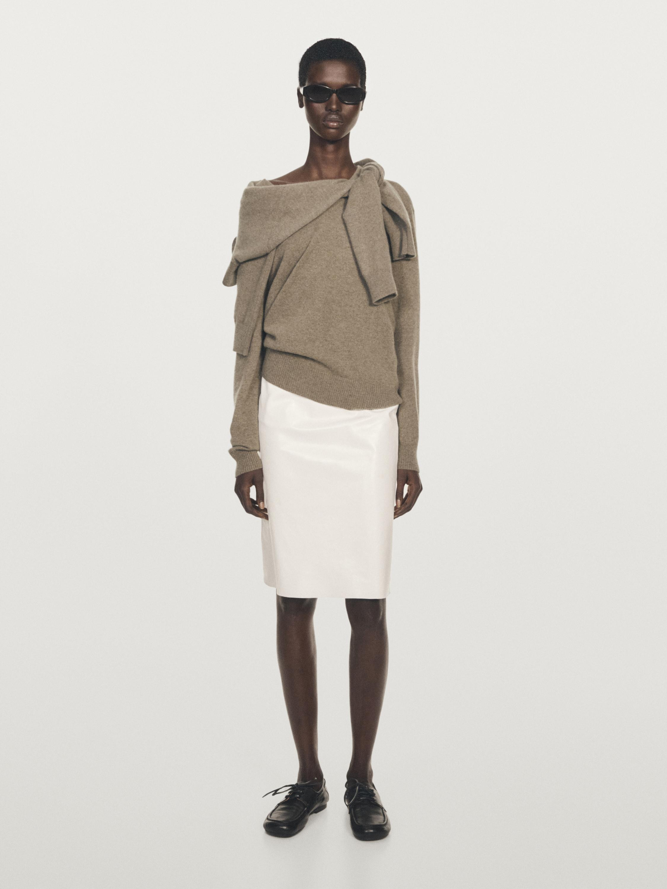 Strickpullover aus 100 % Kaschmir mit V-Ausschnitt | Massimo Dutti DE