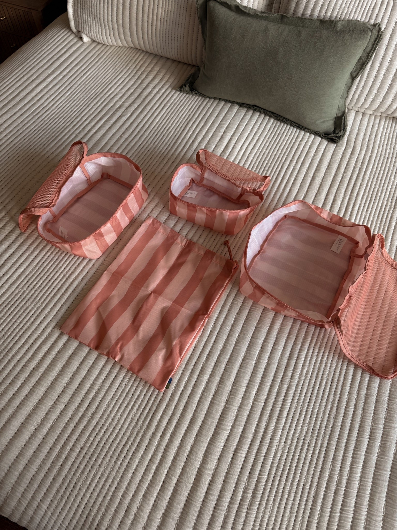 This packing cube set is SO cute and under $7! ✈️ 