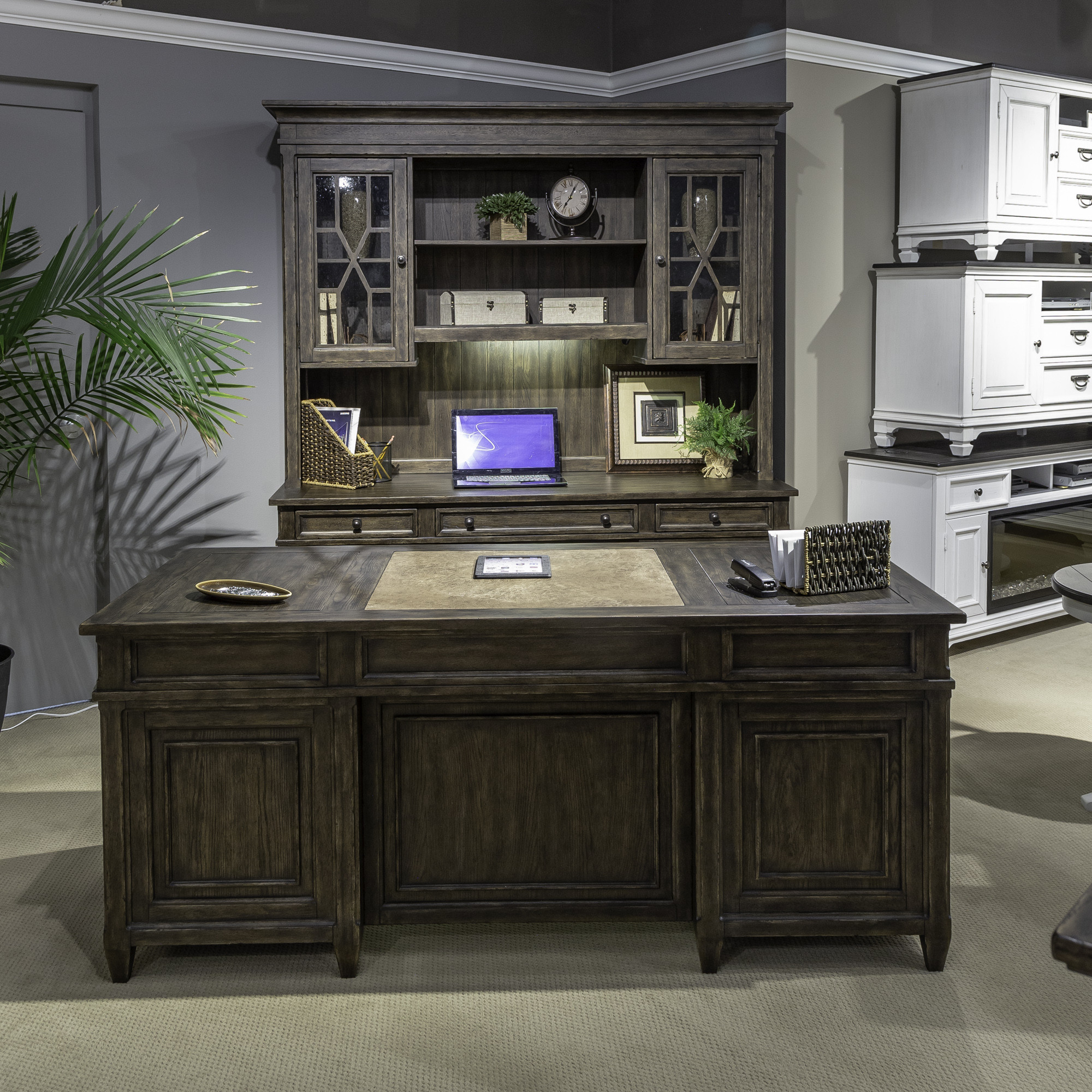 Paradise Valley 5 Piece Executive Set In Saddle Brown | 1stopbedrooms