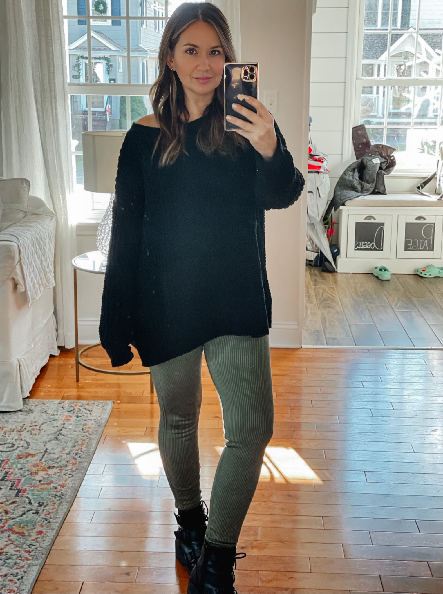 Are you ready for Christmas?
I can’t believe it’s this weekend already. 
Well if you are looking for last minute gifts, this soft oversized sweater from @americaneagle makes a great gift (it runs oversized so I sized down). I paired it with these leggings from @aerie. They are a bit tight (like spanx) so if you are looking for a more comfortable fit, definitely size up. 
Hurry & order soon to get it by Christmas 🎄.


#LTKGiftGuide #LTKstyletip #LTKHoliday