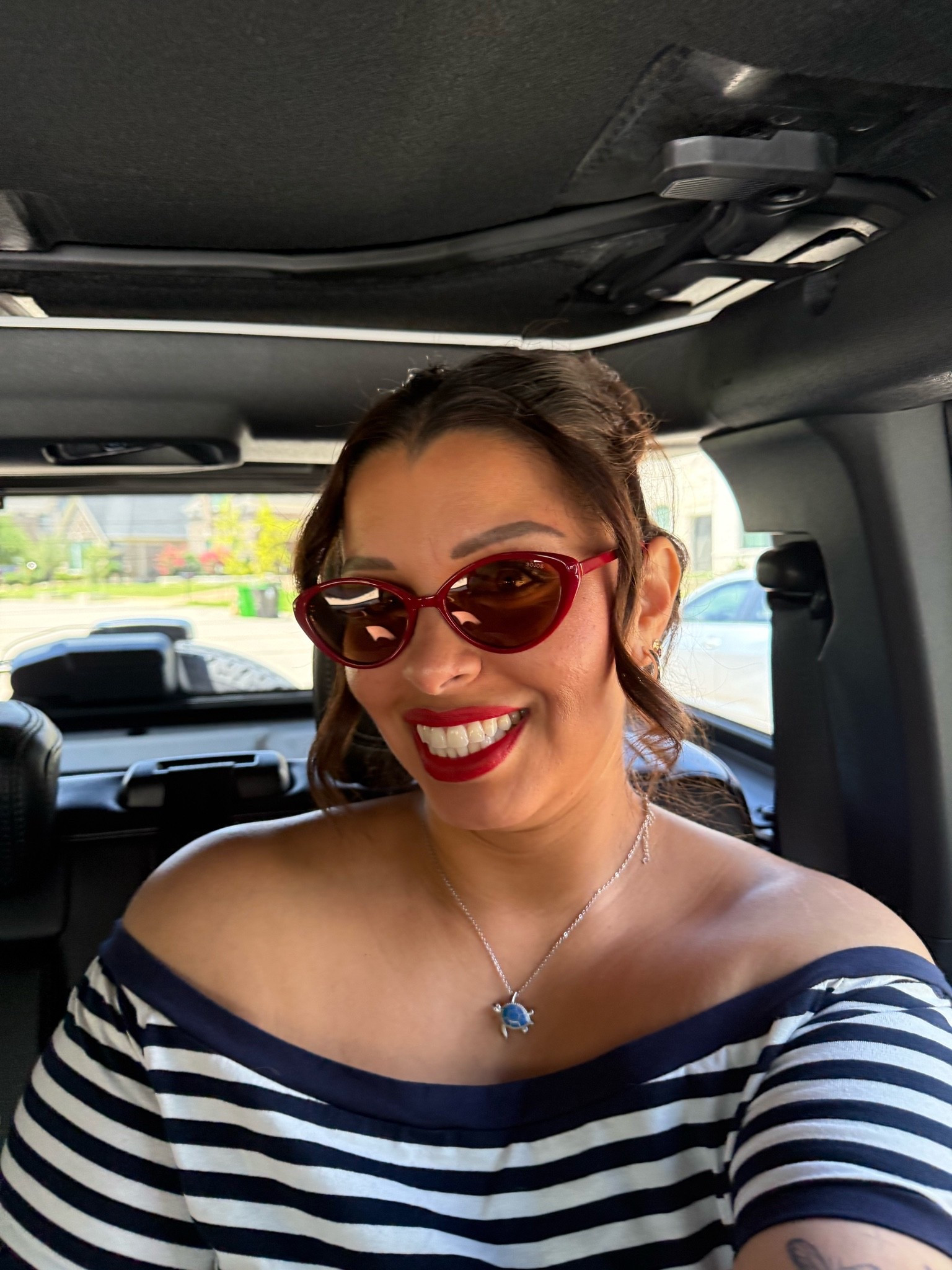 4th of July sunglasses ❤️🤍💙

#LTKgrwm #LTKOver40 #LTKdayinmylife