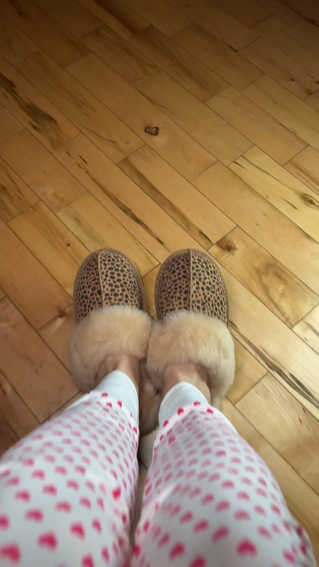 PROJECT CLOUD “Henka” Shearling Slippers for Women feel like walking on marshmallows—lightweight, plush, and memory foam cozy. Your feet will thank you.
#CozyVibesOnly #SlipperSeason

#LTKmomlife #LTKGiftGuide #LTKOver40