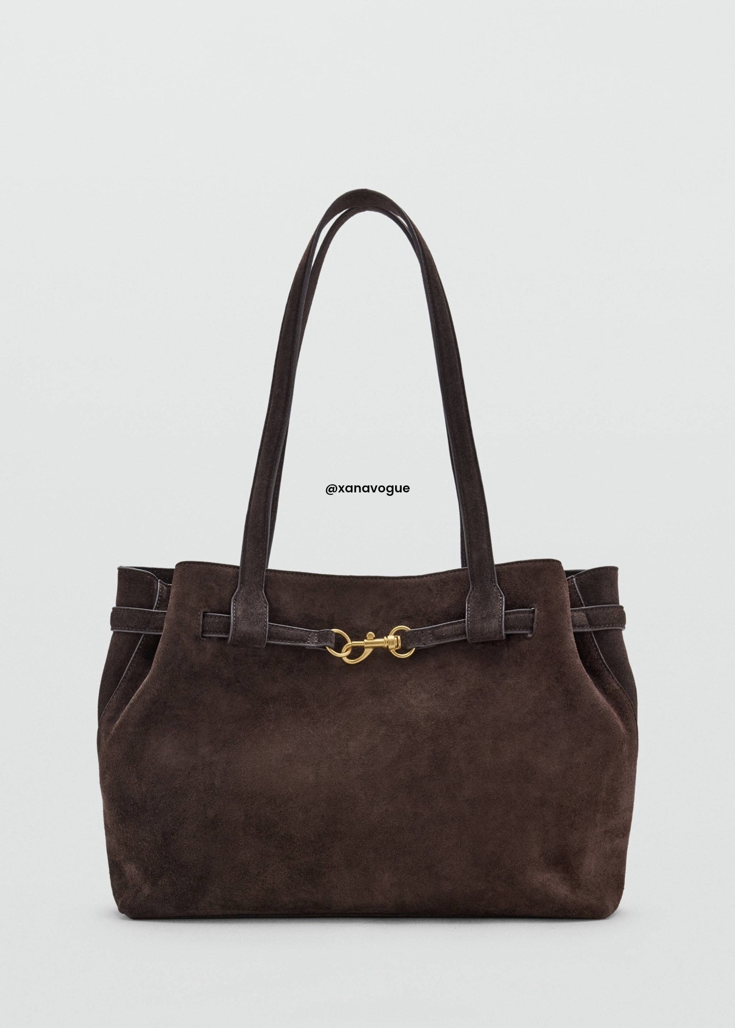 TREND ALERT | Mango Suede Leather Shopper Bag — Chocolate Brown 🤎

Wow! This Mango chocolate brown suede shopper is an absolute must-have for fall. Crafted from 100% leather with a soft suede finish, double handles, gathered side details and elegant metal buckle hardware. Featuring a magnetic closure, lined interior and an internal zip pocket. Spacious, sophisticated and incredibly versatile. The perfect everyday bag for work, shopping, travel and polished autumn looks. Don't miss this beauty!

🔎 Mango suede shopper bag, chocolate brown suede tote, leather shopper bag, brown suede handbag, buckle detail bag, fall handbag trends, everyday luxury bag, elegant work bag, autumn accessories