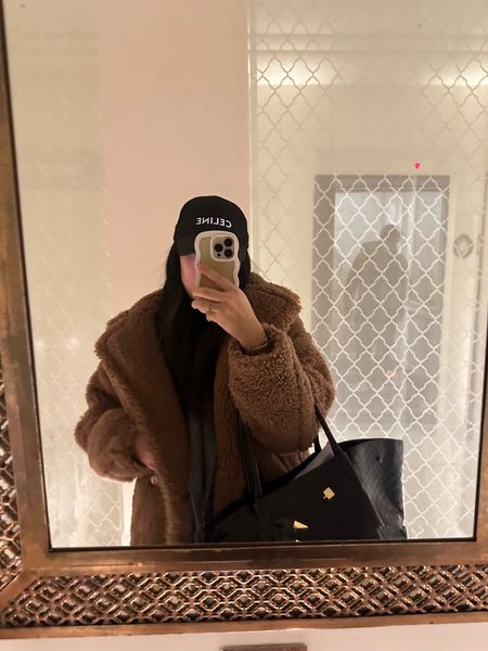 Shearling sherpa coat, leather handbag, black cap

#LTKstyletip #LTKeurope #LTKSeasonal