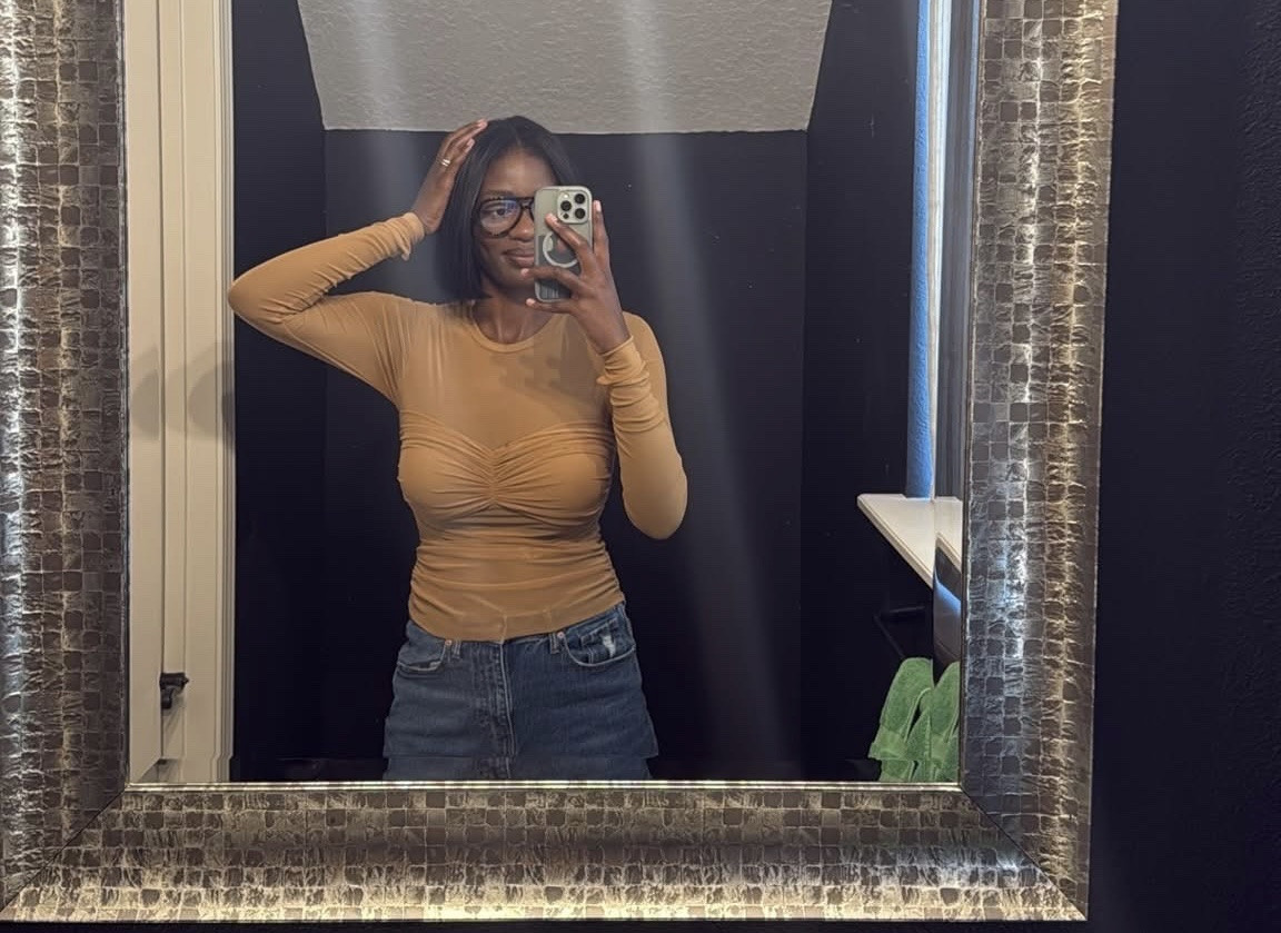 Sheer tops & these glasses are definitely coming with me into 2025 ✨ Happy New Year family! 