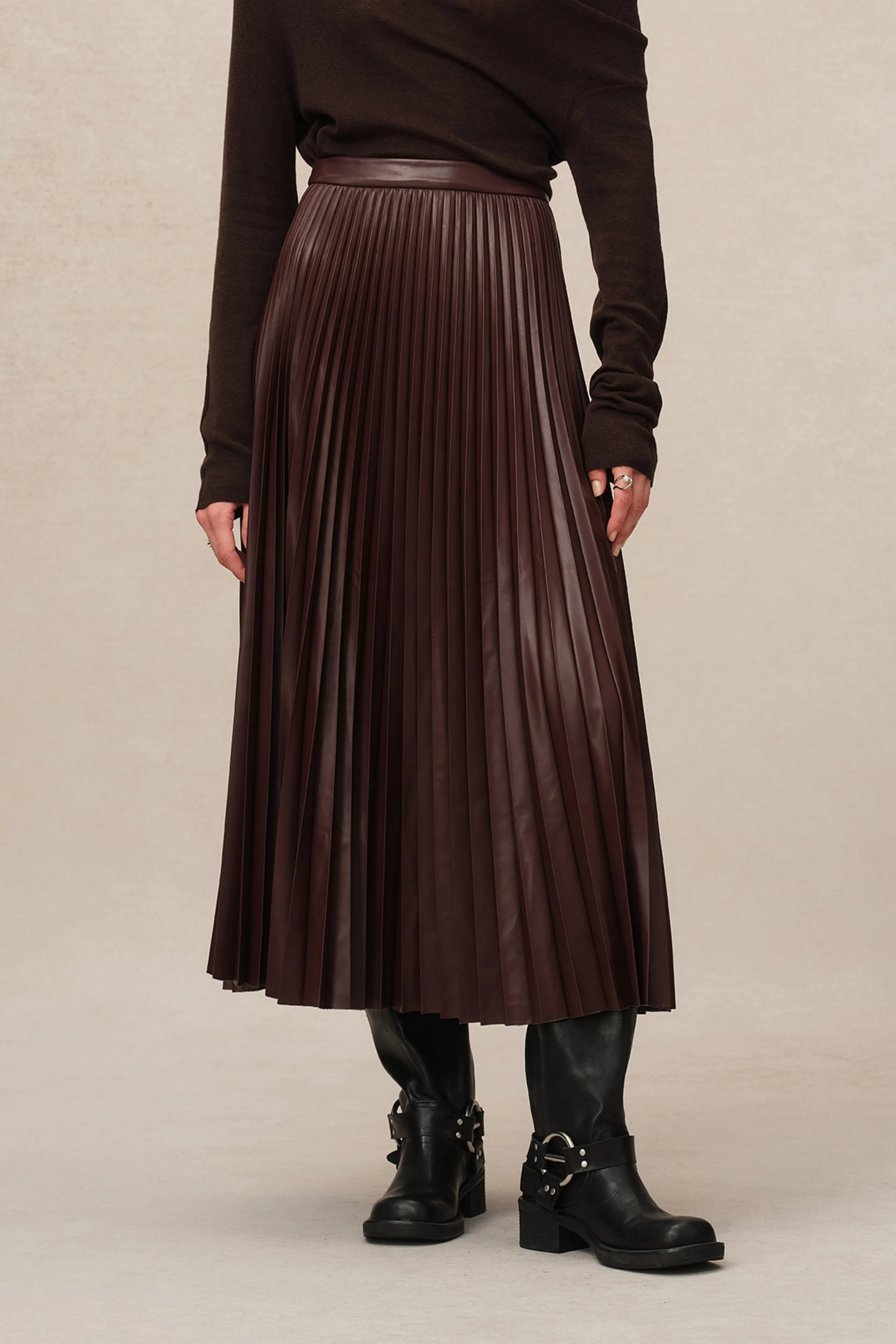 Mari Pleated Skirt in Vegan Leather | Fabrique