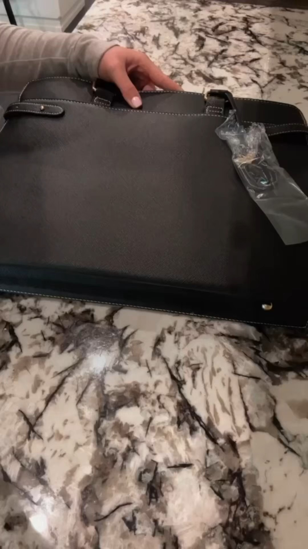 This is the best work bag I’ve ordered from Amazon. Period.

It fits everything, stays structured, and has all the compartments I need to stay organized without digging around all day.

If you’ve been thinking about upgrading your work bag, this is your sign 👀
Linked here ✨


#LTKFindsUnder100 #LTKTravel #LTKWorkwear