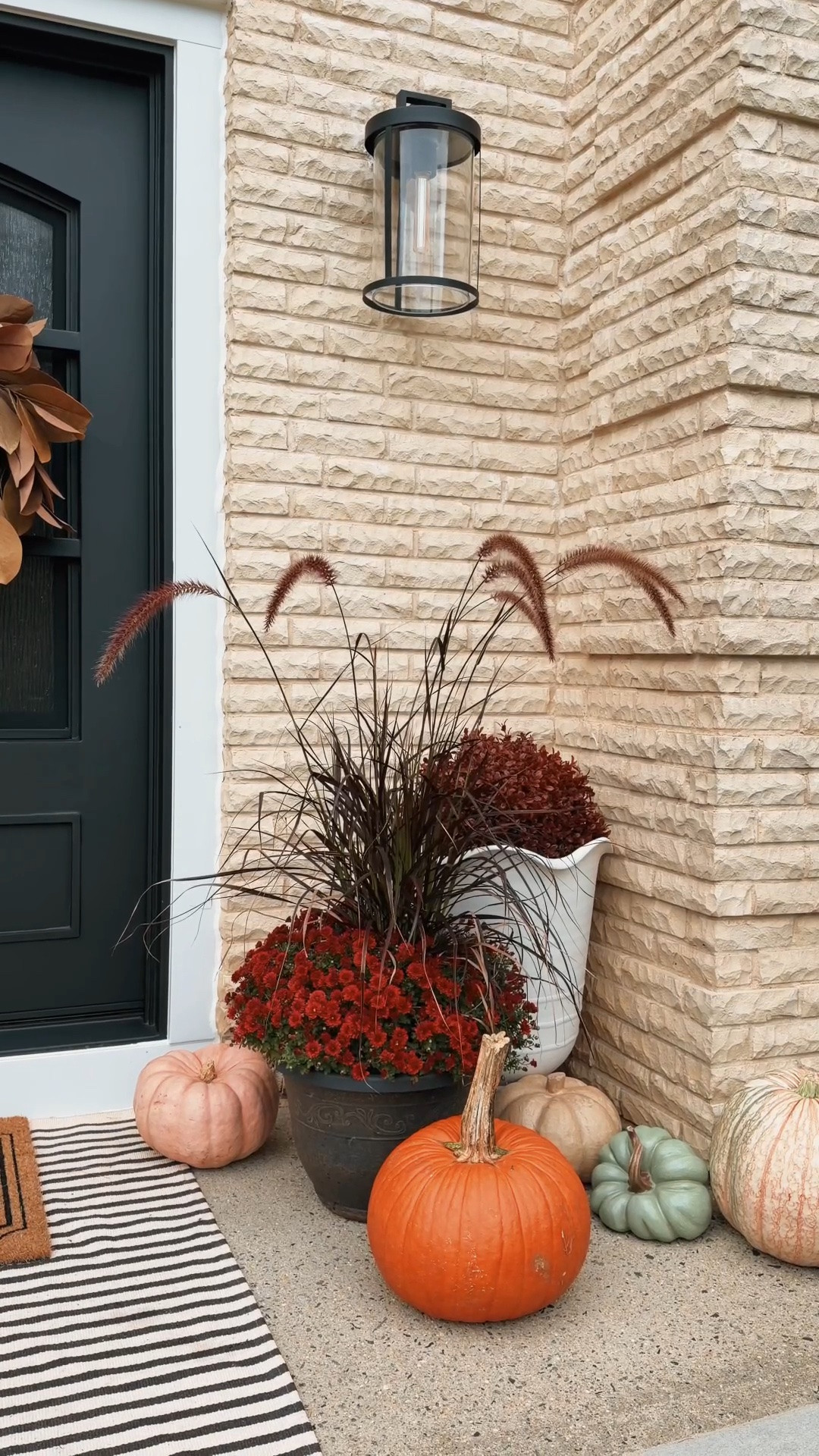 my first fall porch is almost ready! 🍂🎃🤎mixed some faux mums + faux pumpkins with real ones… so wish me luck because I’m officially pretending I know what I’m doing 

fall porch, porch idea, easy porch styling, faux outdoor, fall wreath, door wreath, fall decor, fall centerpieces, fall front porch decor, fall porch rug, fall porch doormat