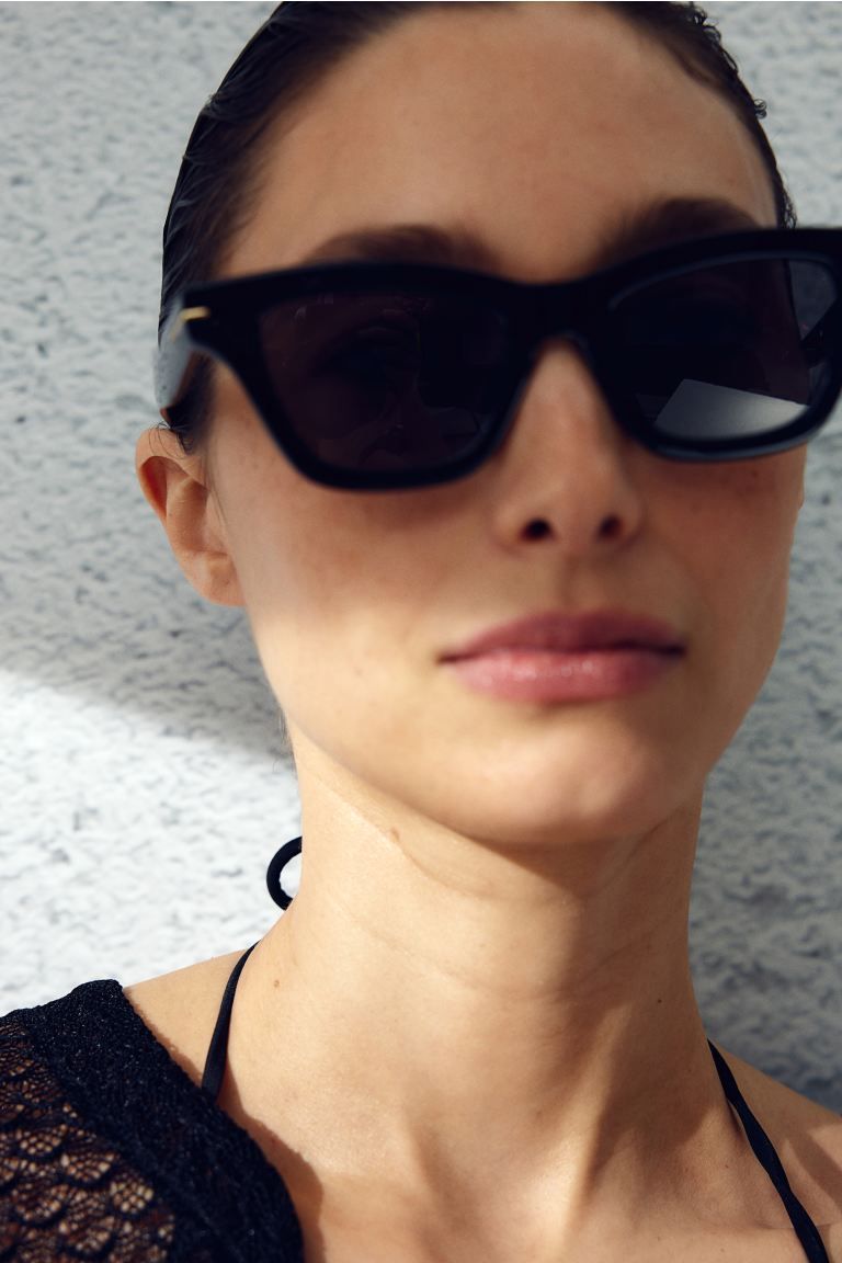 Angular sunglasses - Black - Ladies | H&M GB | H&M (UK, MY, IN, SG, PH, TW, HK)