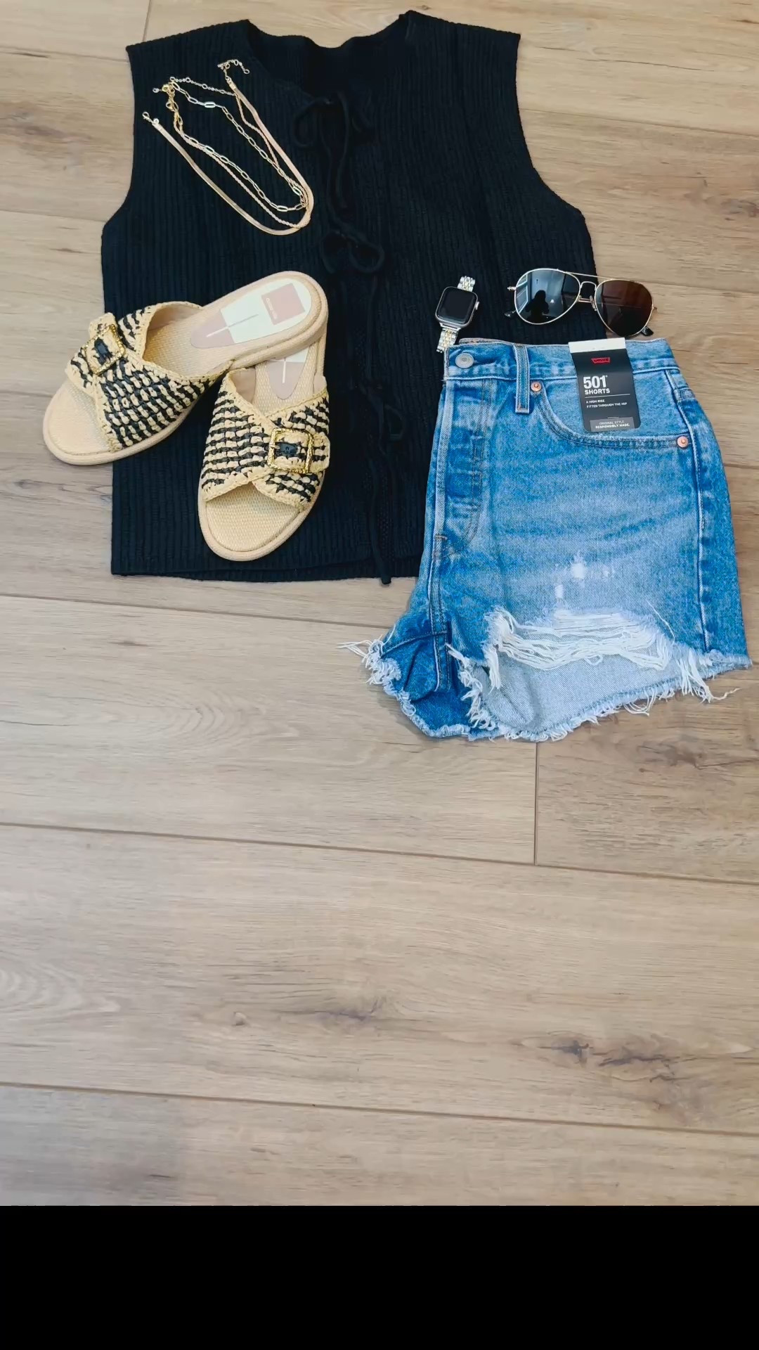 Feeling cute in this look! ✨ Shop my outfit on LTK! Wearing size small in the top and a size 28 in the shorts 

#LTKStyleTip #LTKFindsUnder100