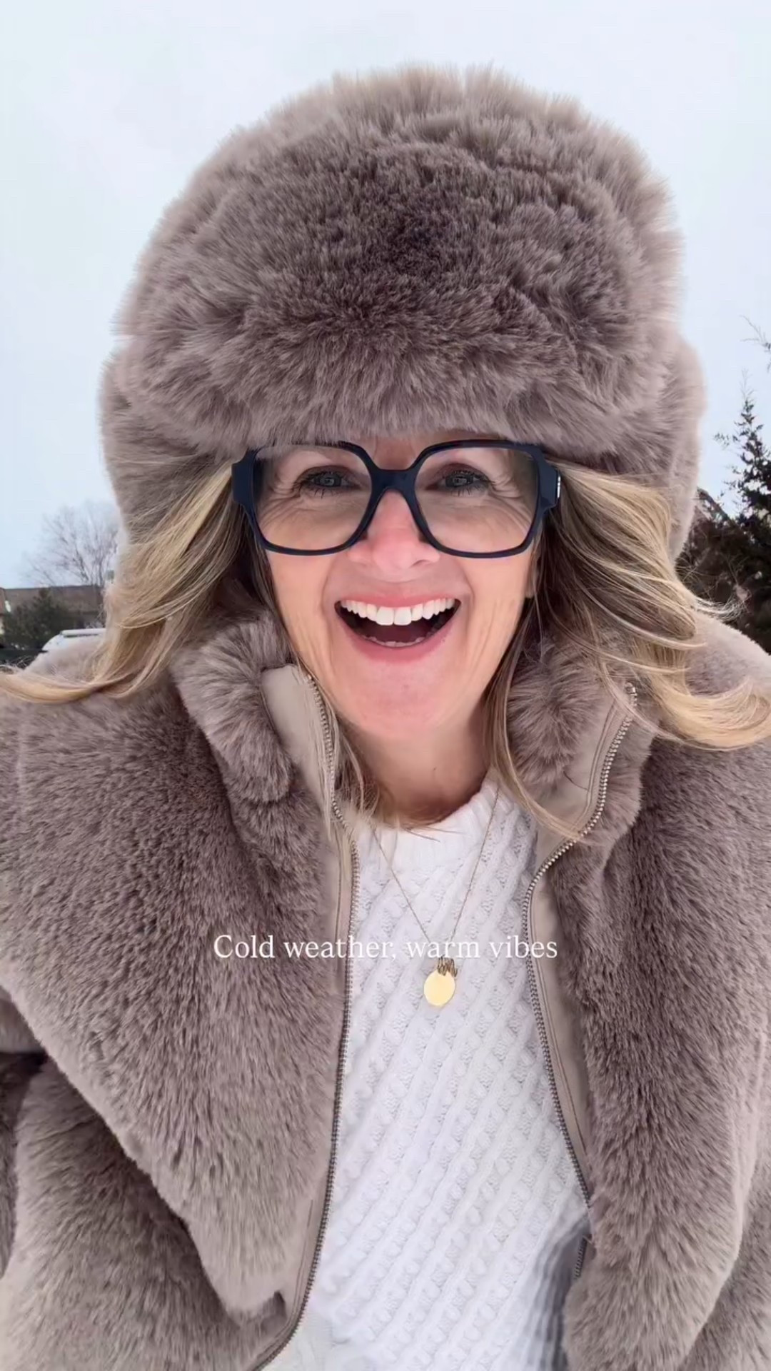 Sundays call for cozy layers and a little joy 🤍
faux fur, ski pants, big smile