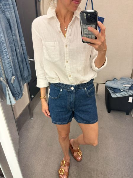 On a mission to find a denim pair of shorts that are not ripped or cut-off. Found some. 🤗

Love the braided detail on these and the inseam for 40+. Not too short. This is a darker wash, which feels more elevated and could go to a summer dinner with a cute top. 

Gretchen sizes up one in shorts so they fall a little more on the hips- fun fact!




Jean shorts
White gauzy button down 
Birkenstock with gold buckle 

#LTKOver40 #LTKSeasonal #LTKStyleTip