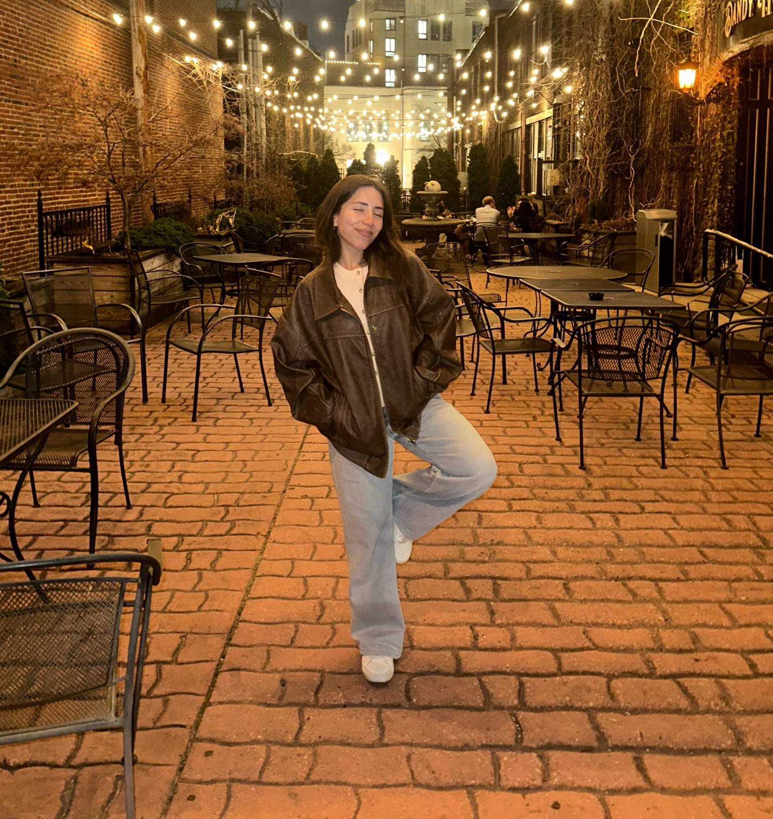 Night out on the town ✨🖤 jeans are Hollister, top is Abercrombie and bomber jacket is from Princess Polly !

#LTKPetite