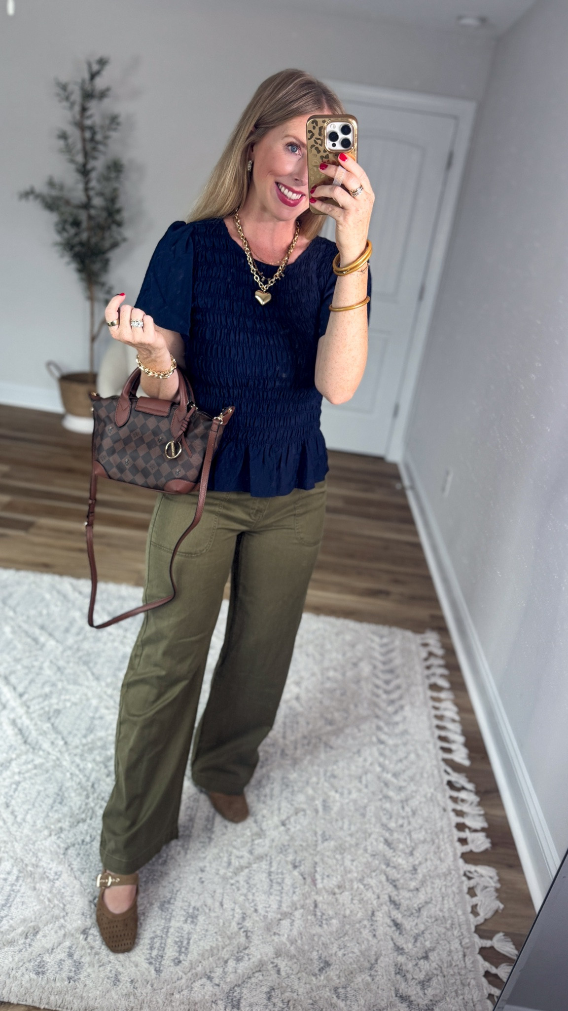 Weekend Walmart Wins try on
Smocked top- small
Green utility jeans-