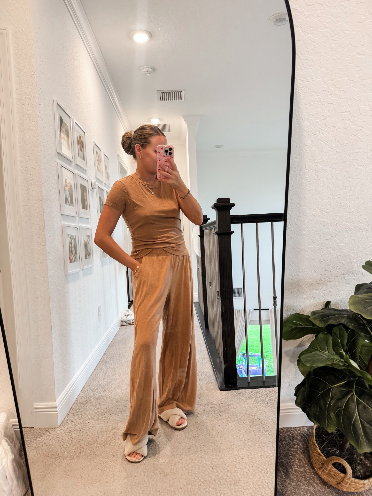 Best softest lounge set! 
Wearing size medium in both 