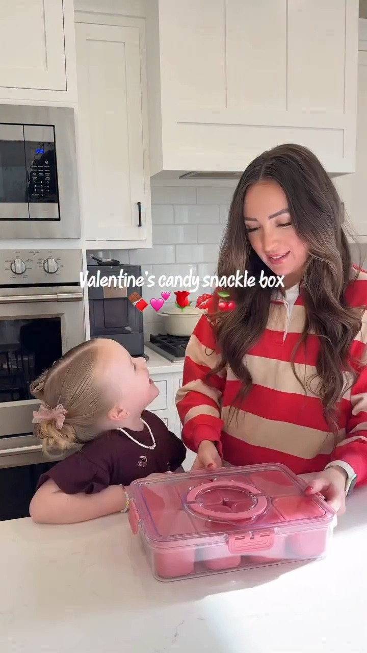 Instead of a candy salad we switched it up!!! Can’t decide which is better! ❤️

#candysnacklebox #candysalad #valentinescandy #valentinestreat #momanddaughter make a candy salad with us, candy snack box, Valentine’s Day gift, candy bowl, Utah mom, Utah influencer, Valentine’s Day activities, toddler mom, girl mom