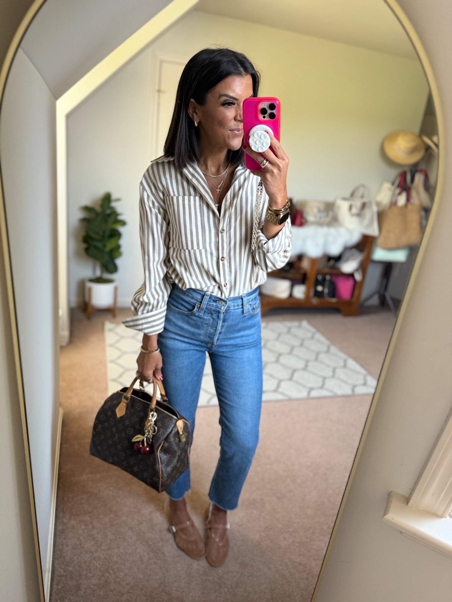 Size small in button up size 27 in Levi jeans (size up if in between) shoes tts

#LTKSeasonal #LTKFindsUnder100