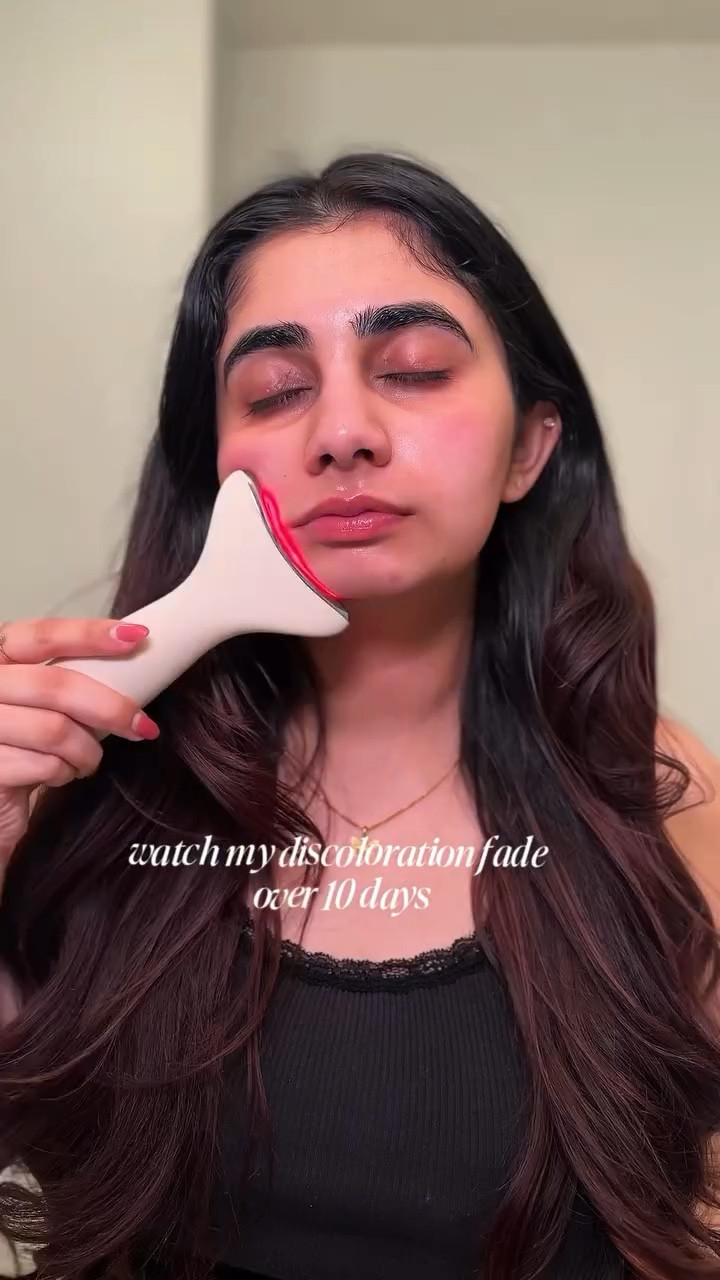 AD | I’ve been using the REVO Face Genie for 2 weeks now and I started seeing a significant change in my skin texture, hyperpigmentation, and even shape! 

The red light therapy helps with collagen and elastin production which promotes skin firmness and targets wrinkles. Green LED light targets discoloration to brighten your complexion and soothe the skin. Blue light therapy targets abnormal skin cells and helps with skin damage. 

Around day 7, I started noticing my discoloration had reduced a lot and my skin felt healthier and more glowy. Plus I’ve been using the Genie to Gua Sha my face and do lymphatic drainage!

Details in my bio!💗

#revo #revomadic #redlighttherapy #redlighttherapybenefits #greenlight #greenlighttherapy #bluelight #bluelighttherapy #explorepage✨ #explorepage #fyp #browngirlmakeup #nycinfluencer #ugccreator #influencer #skincareroutine #skincarenatural #skincare #skincaredevice #discoloration #ad