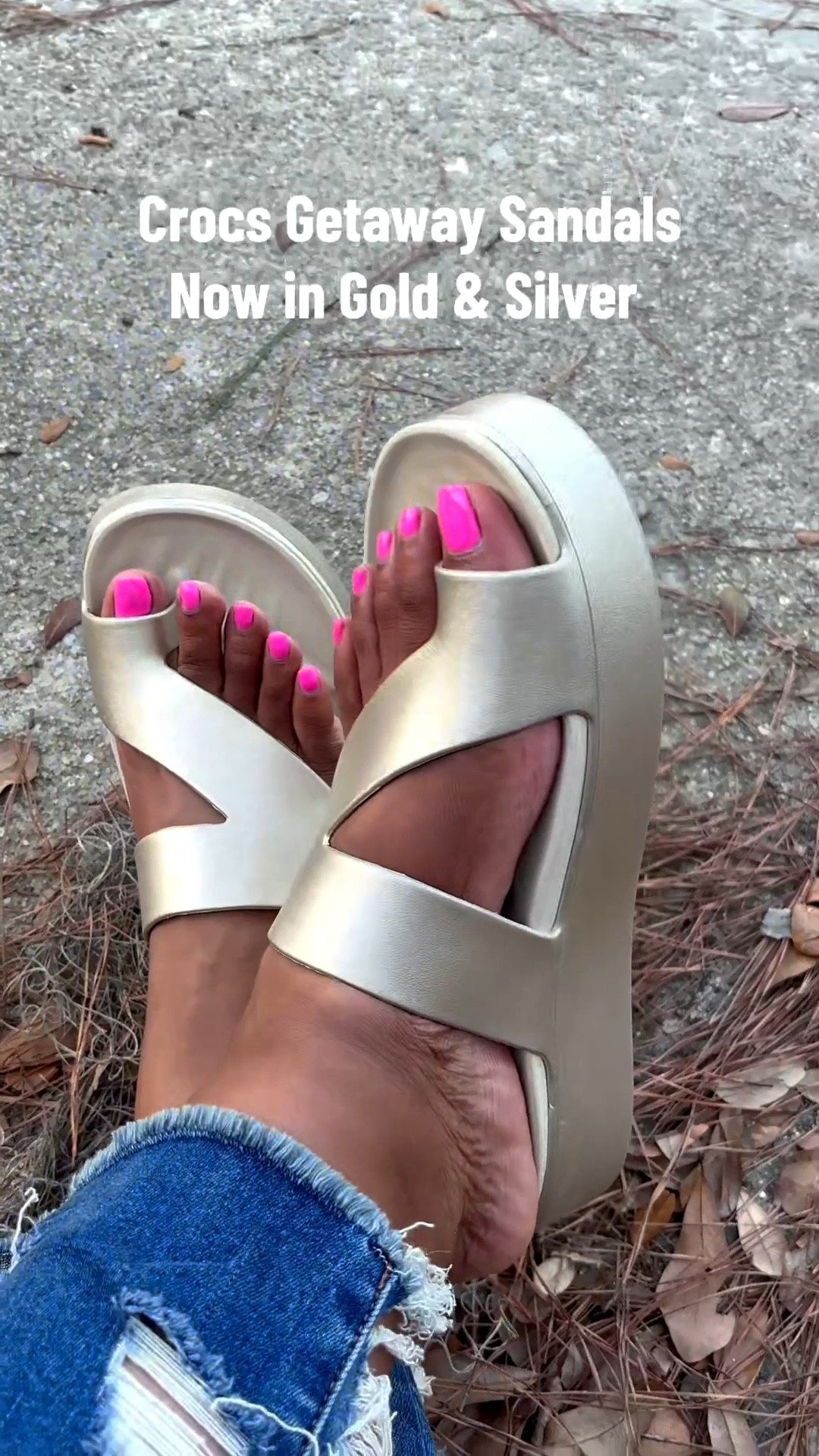 Crocs just dropped the Getaway sandals in metallic colors! 💫 #crocs #crocssandals #sandals #flipflops