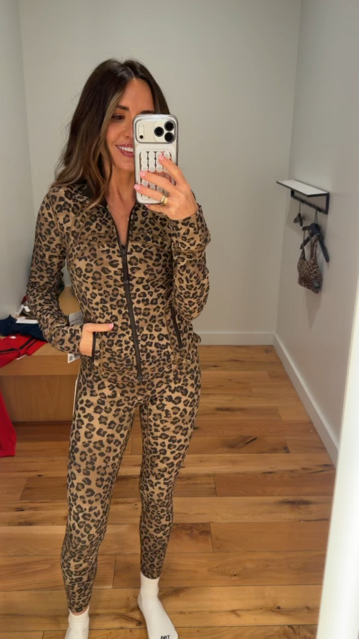 Feeling fierce in this new leopard print set, LOL! So good, no notes, 100/10!

lululemon, leopard print, activewear, women’s active wear, sports mom fashion @lululemon 