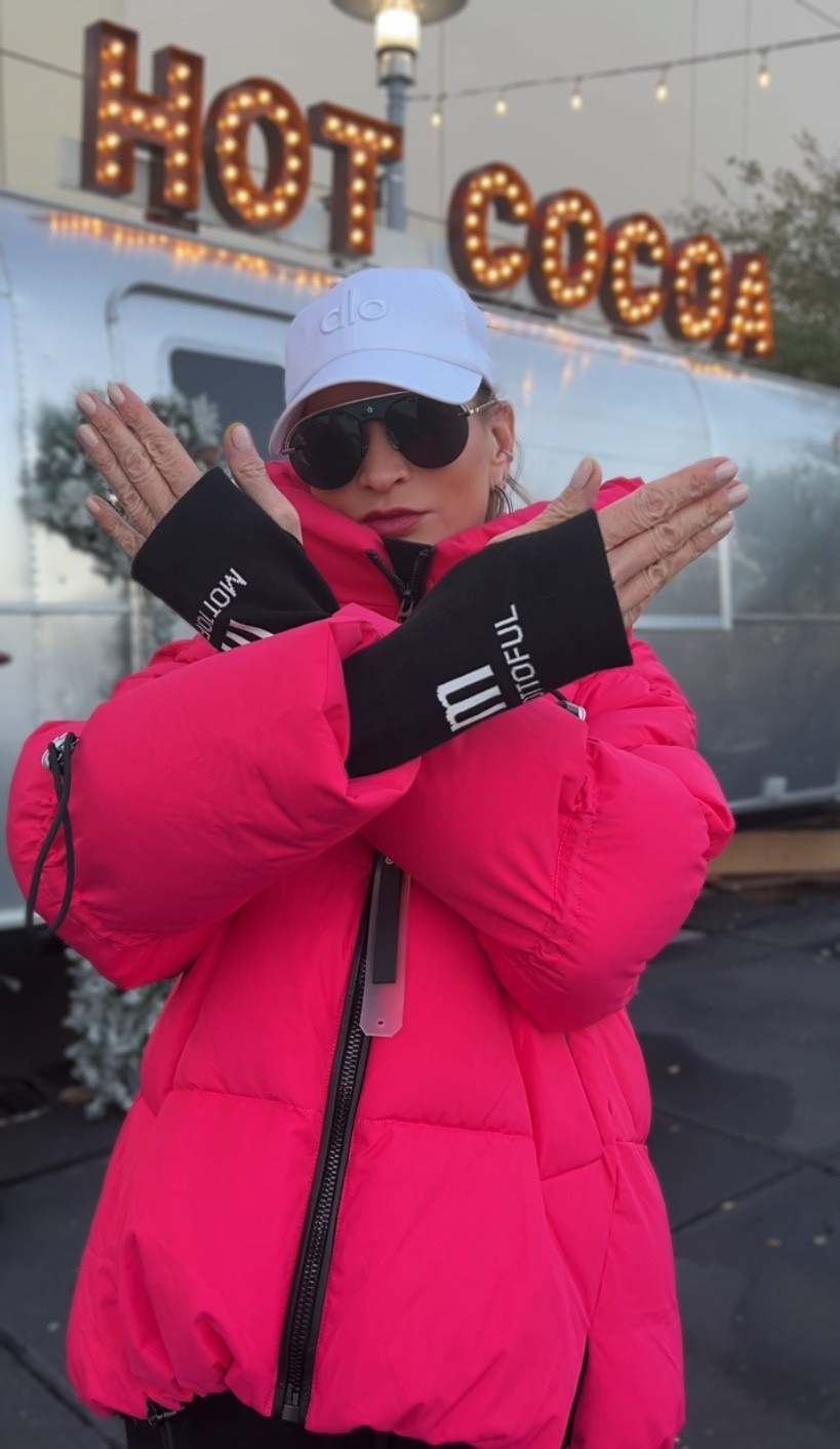 BEST Puffer Evaaahhhh! 💨💁🏼‍♀️

Under $90, holds your phone, let’s & wallet, built-in fingerless gloves, EXTREMELY warm and easy to take care of. 

Avail in a variety of colors and sizes S ~ XXL. 



#LTKOver40 #LTKFindsUnder100