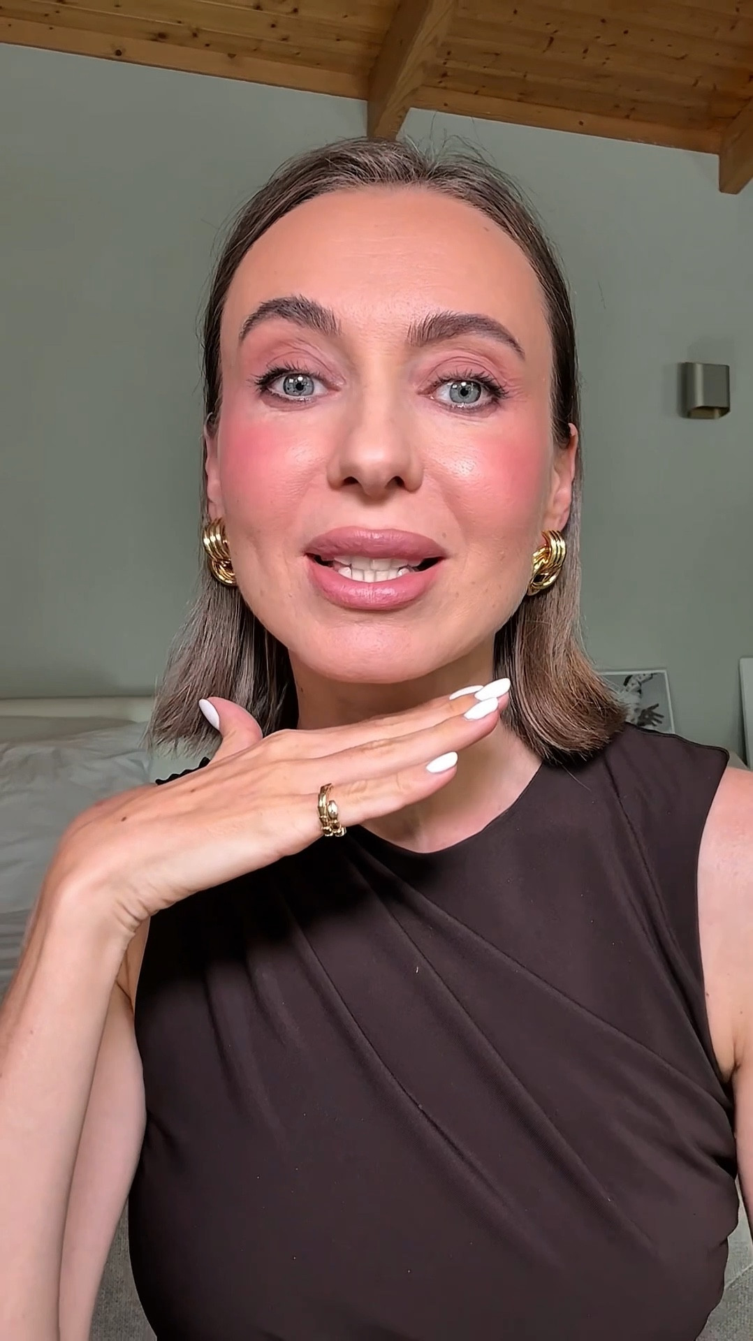 Let’s create sweat-proof, long-wearing natural makeup for oily and combination skin.
In this video, I’m showing you my full step-by-step routine using long-lasting, matte-finish, and humidity-resistant luxury products. Everything is lightweight, elegant, and works beautifully in real life — even on the hottest days.

🤍 This is a go-to summer routine for:
- events & weddings
- oily and sensitive skin
- staying fresh in hot weather

#LTKBeauty