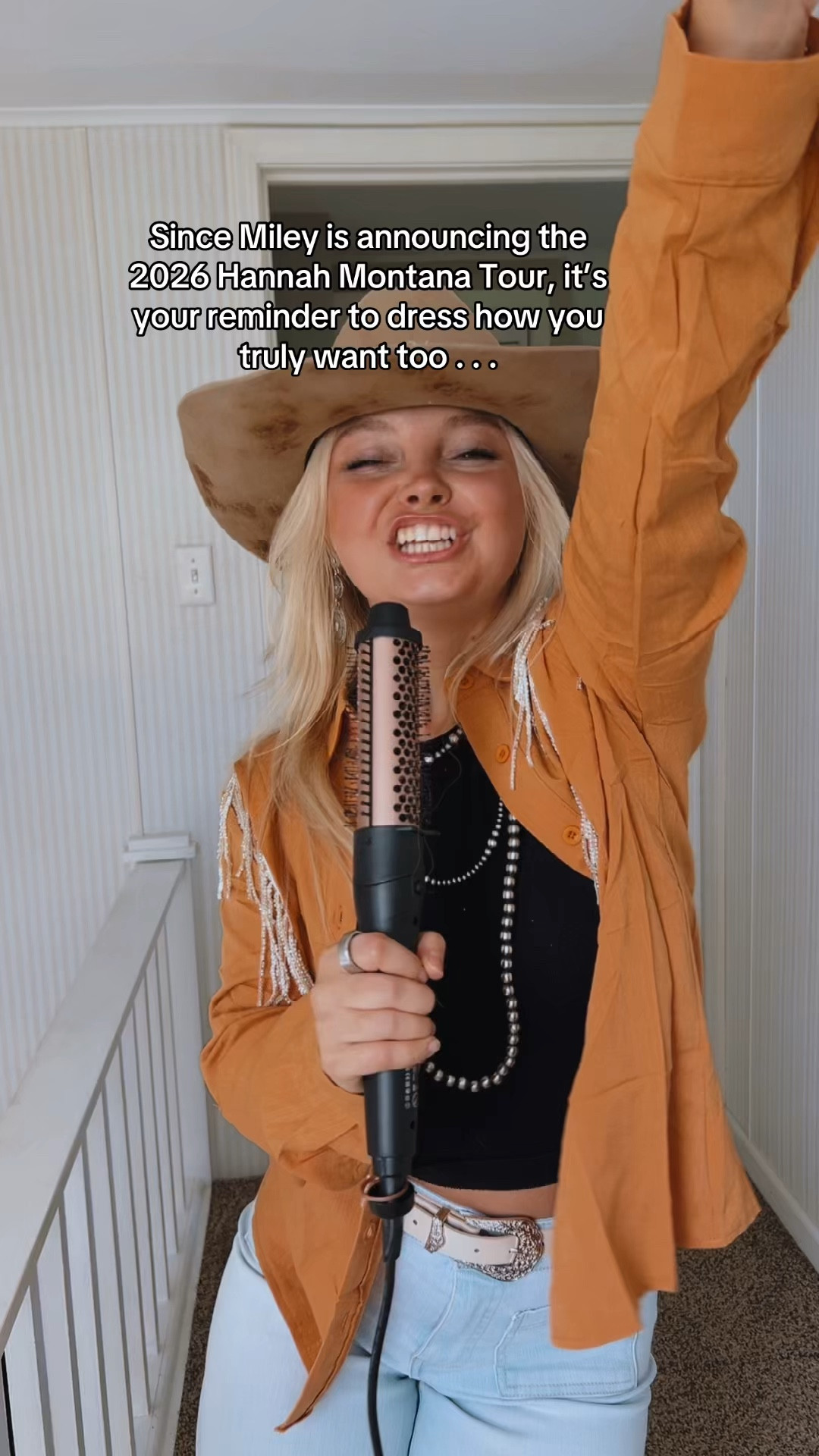 Hat: thekzcollection.com

hannah montana tour look // fringe top // cowgirl outfitt

#LTKParties #LTKU #LTKStyleTip