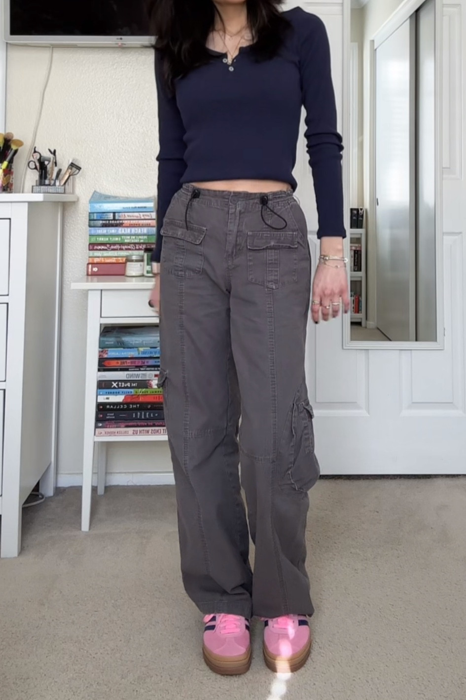 They’re all the exact items but the colors I have are sold out! The long sleeve is navy blue, kim cargo pants are grey, and my gazelle bolds are in the color “pink glow gum” :-) 